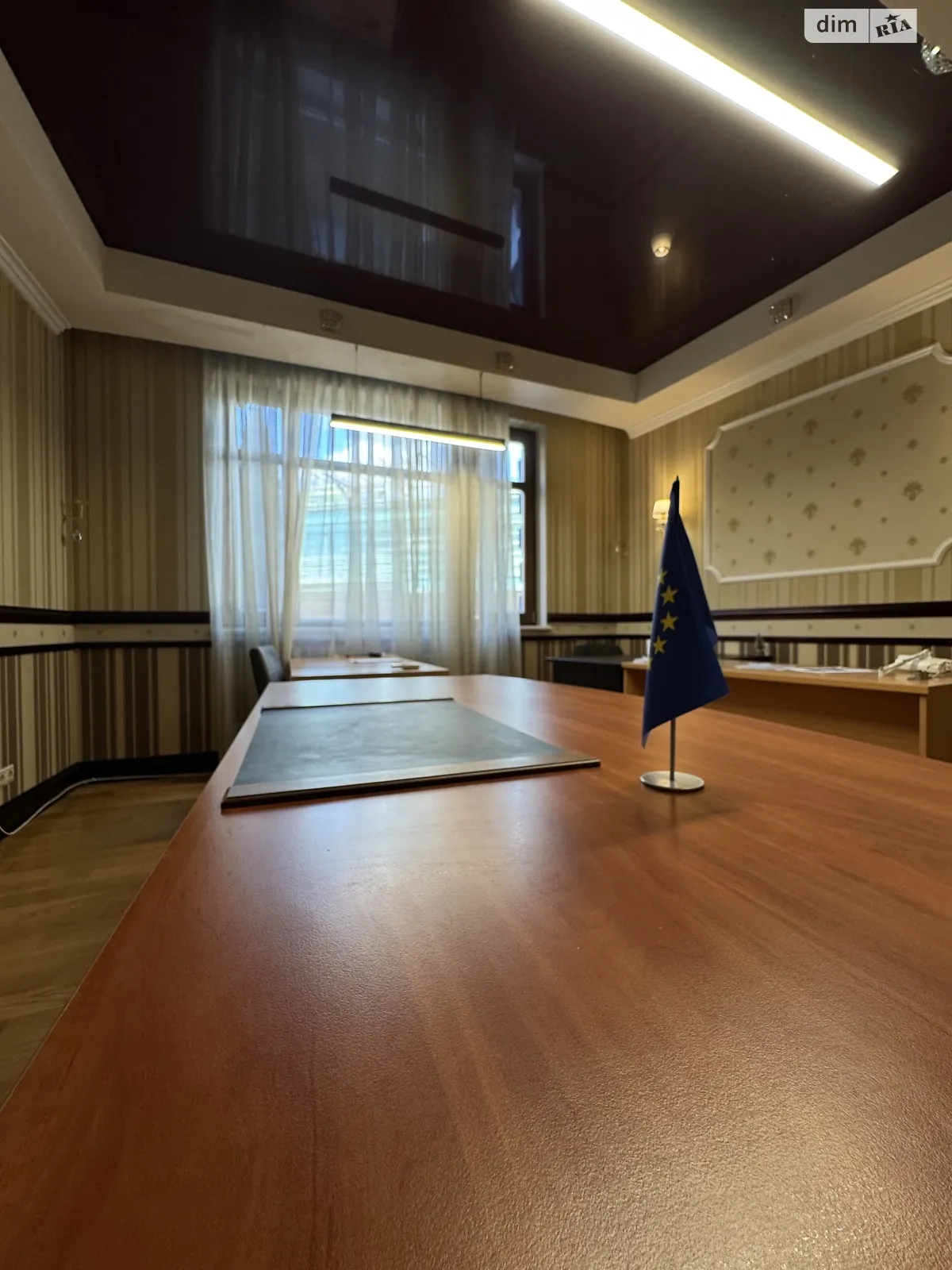 Сдается в аренду офис 180 кв. м в бизнес-центре, цена: 2160 $ - фото 1