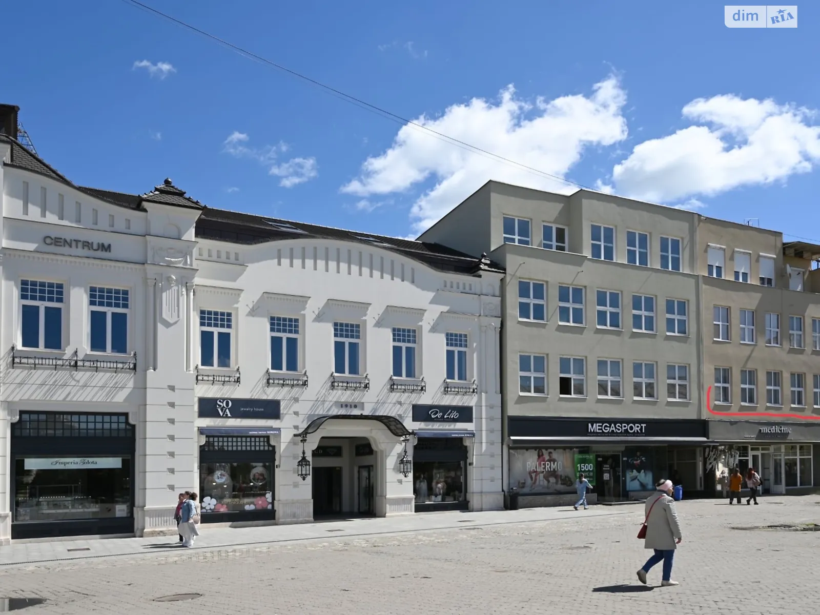 Продается 4-комнатная квартира 118.4 кв. м в Ужгороде, пл. Театральная - фото 1