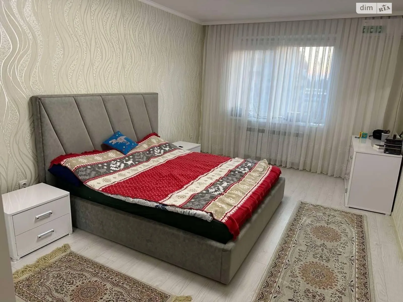 Продается 2-комнатная квартира 72 кв. м в Ужгороде, ул. Хиры Александра, 19 - фото 1