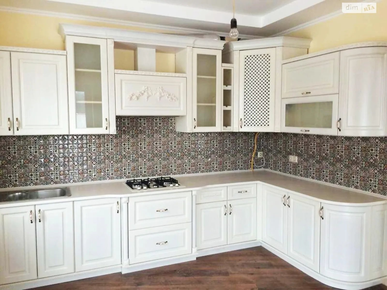 Продается дом на 2 этажа 254 кв. м с бассейном, цена: 293000 $ - фото 1