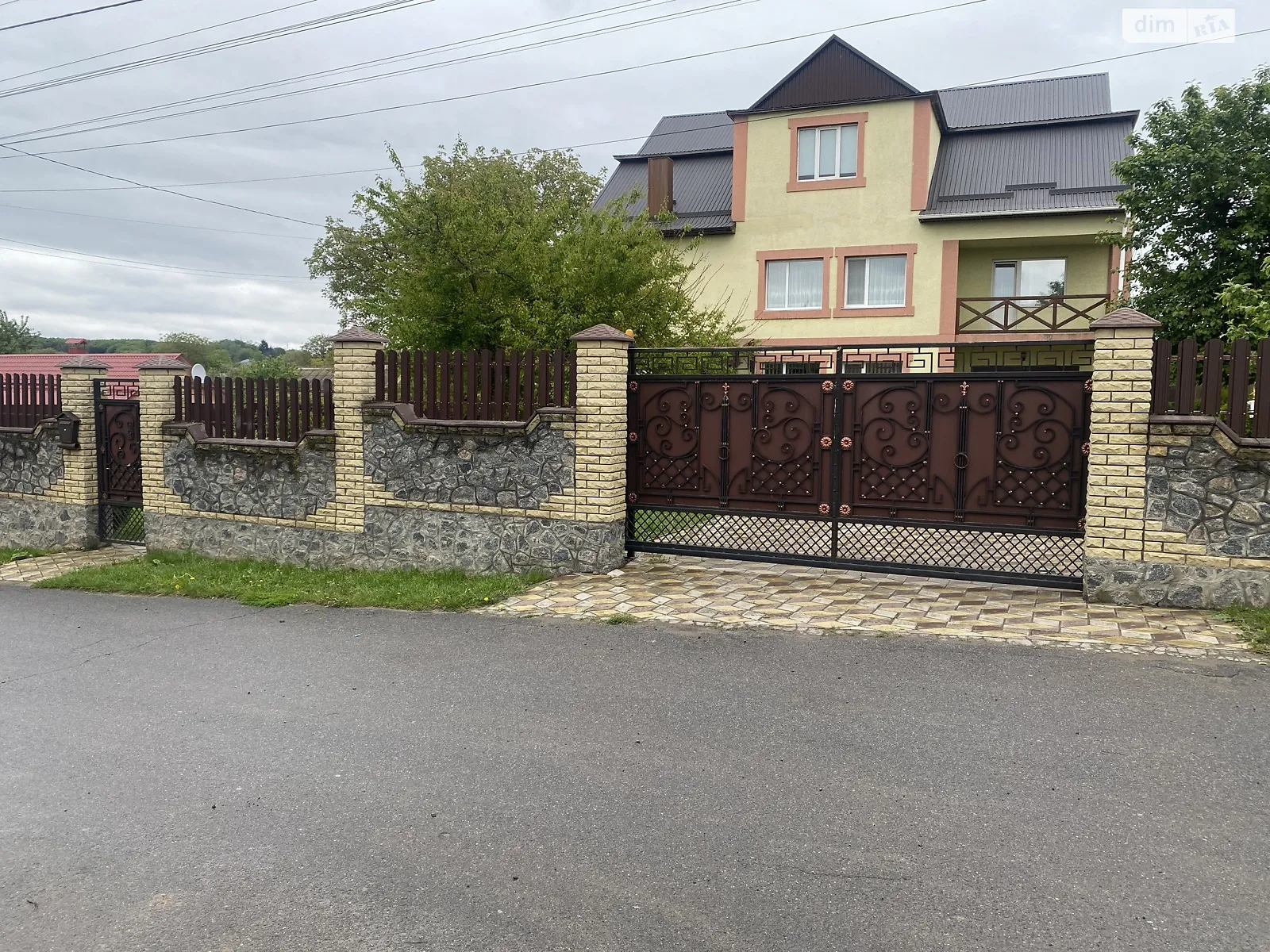 Продается дом на 2 этажа 282.5 кв. м с подвалом, цена: 98000 $ - фото 1