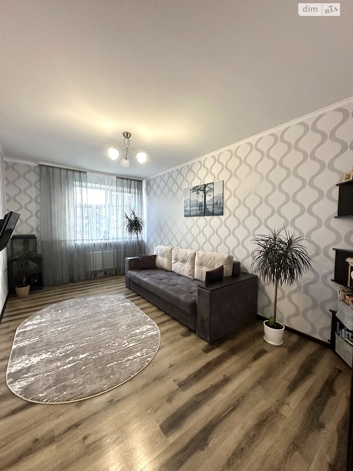 Продается 2-комнатная квартира 74 кв. м в Ровно, ул. Соборная, 285А - фото 1