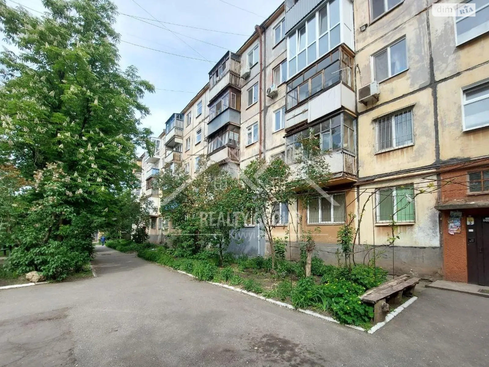 Продается 3-комнатная квартира 56.8 кв. м в Кривом Роге, ул. Лермонтова - фото 1