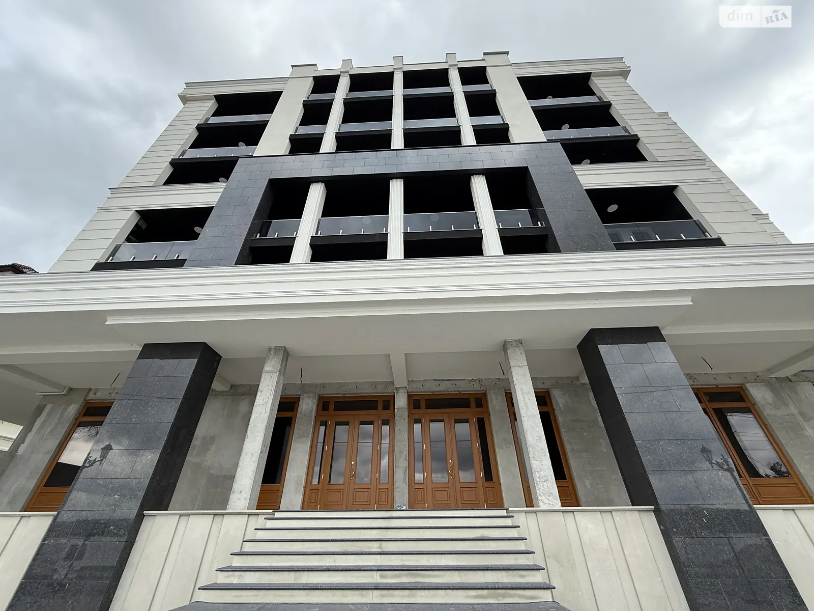 2-комнатная квартира 195 кв. м в Тернополе, ул. Билецкая, 59 - фото 1