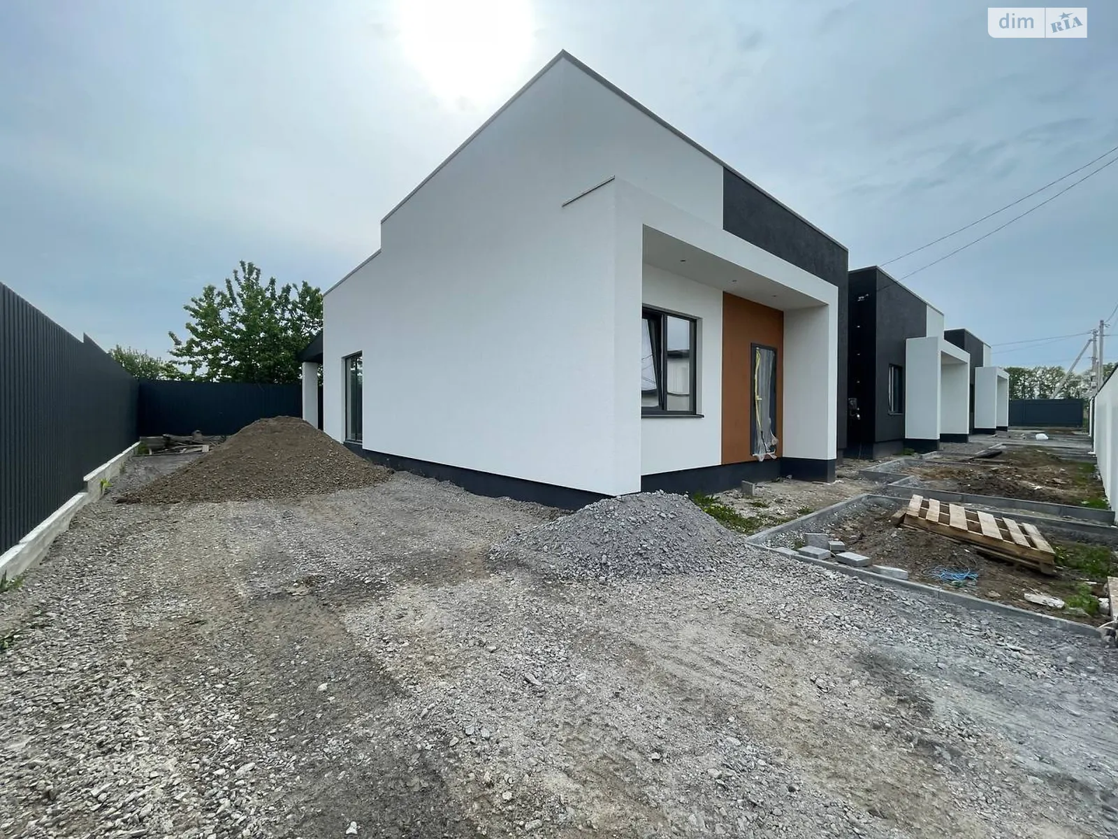 Продается одноэтажный дом 90 кв. м с мансардой, цена: 73000 $ - фото 1