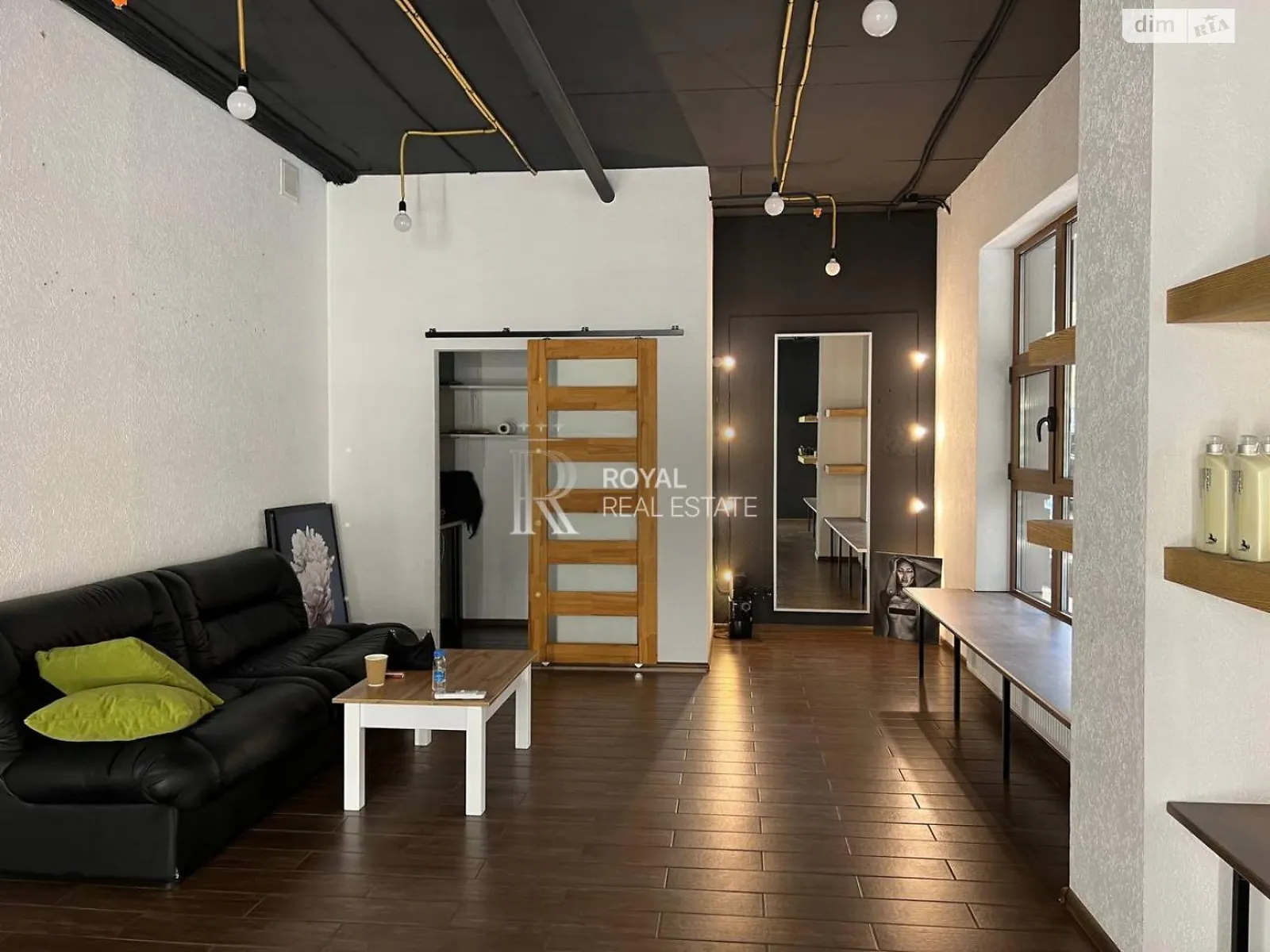 Сдается в аренду офис 36.9 кв. м в бизнес-центре, цена: 800 $ - фото 1