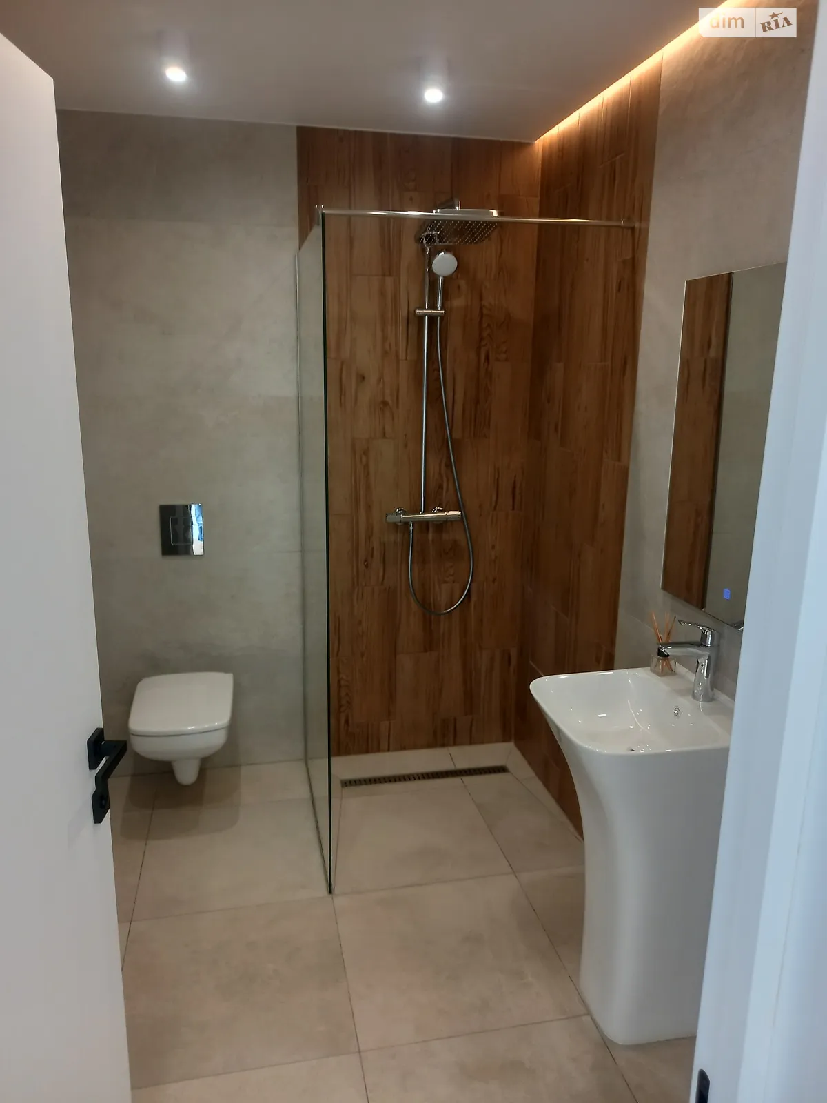 ул. Коцюбинского Михаила Южно-Кольцевая Черновцы, цена: 170000 € - фото 1