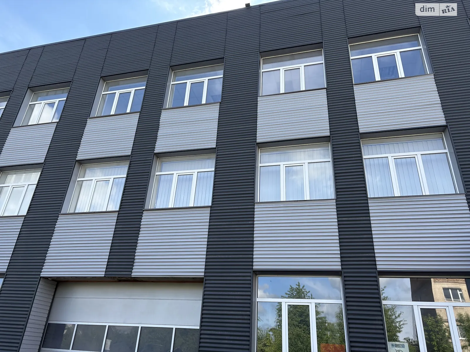 Сдается в аренду объект сферы услуг 500 кв. м в 3-этажном здании, цена: 50000 грн - фото 1