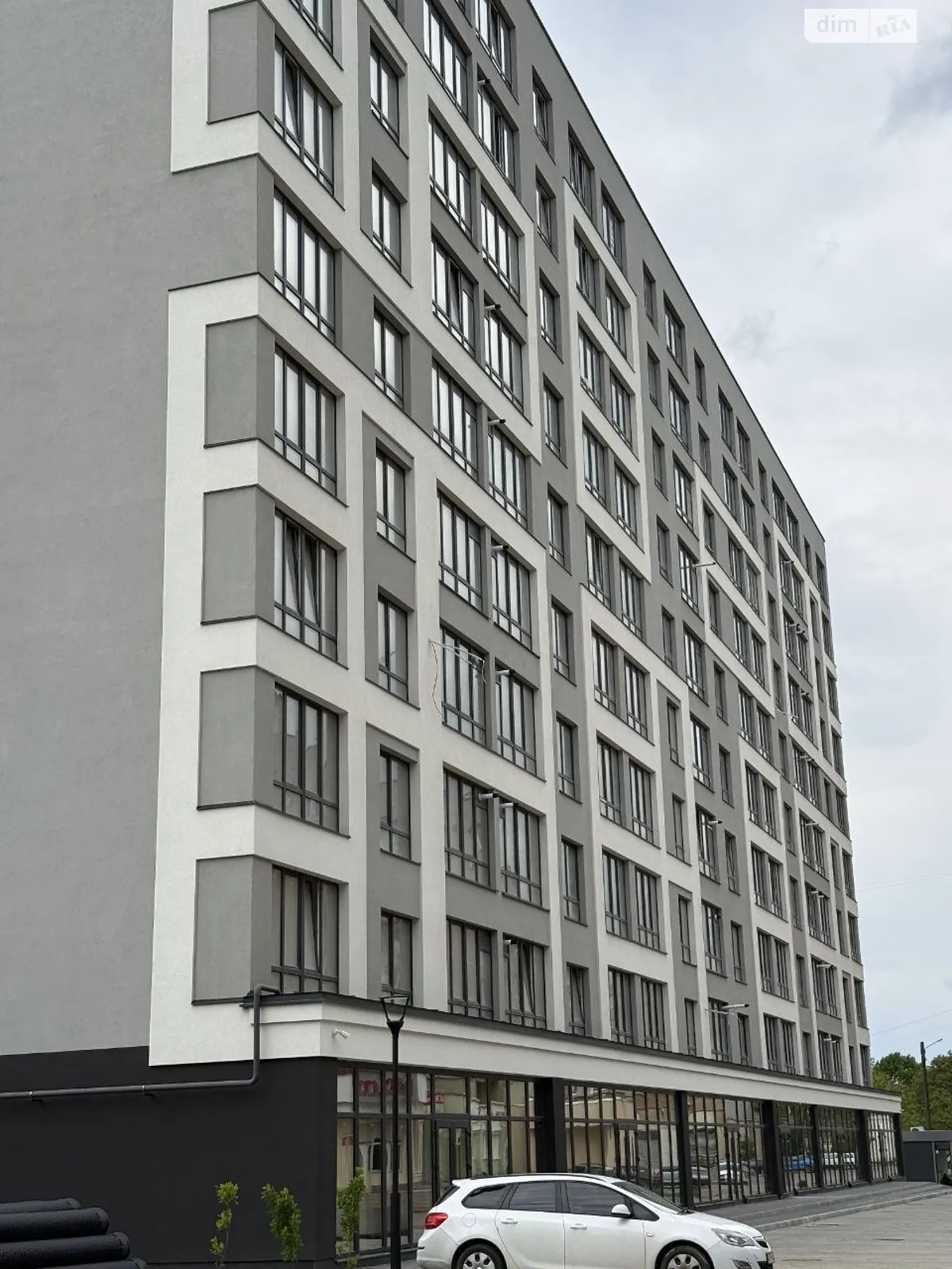 Продается 1-комнатная квартира 47 кв. м в Ивано-Франковске, ул. Молодежная - фото 1