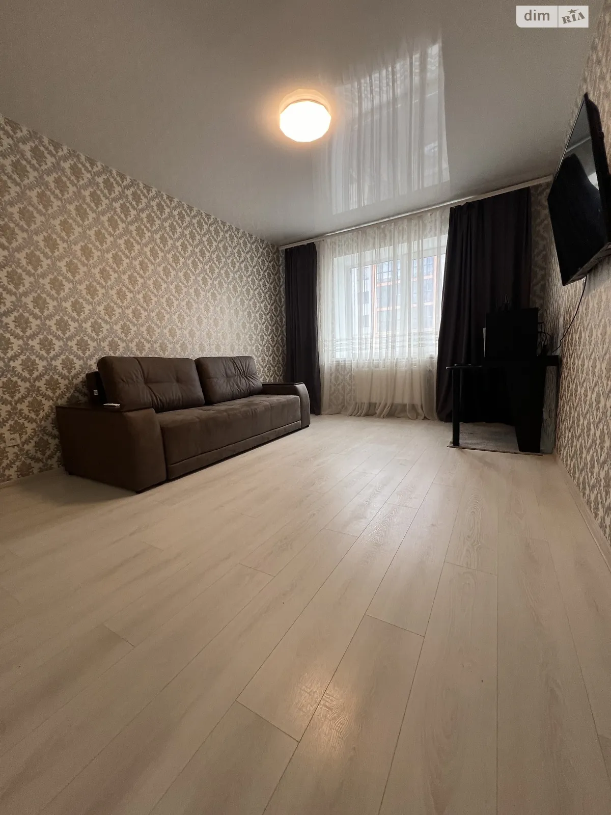 Продается 1-комнатная квартира 46 кв. м в Березиной, ул. Радужная, 102 - фото 1