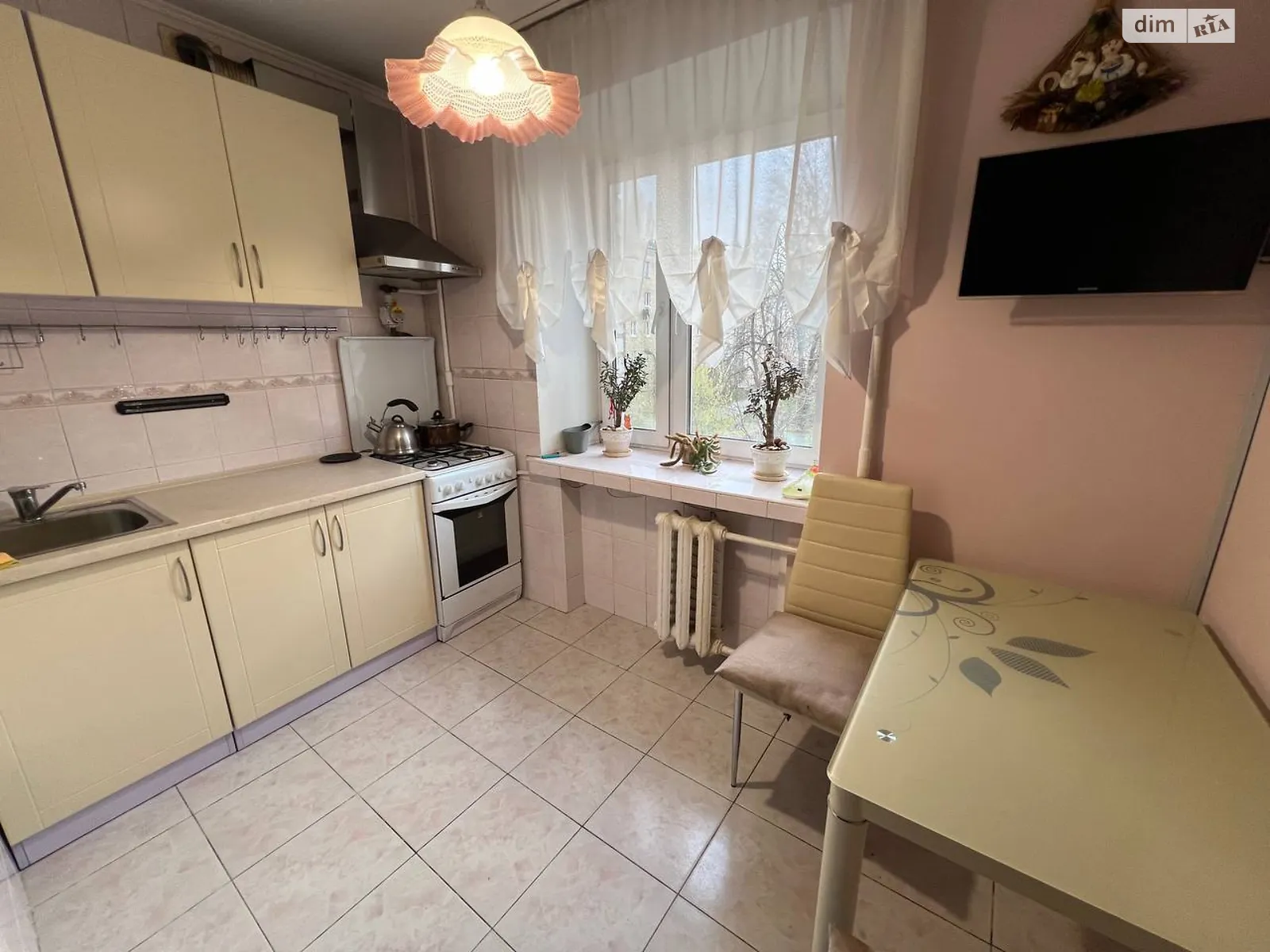 Здається в оренду 3-кімнатна квартира 57 кв. м у Києві, вул. Автозаводська, 11 - фото 1