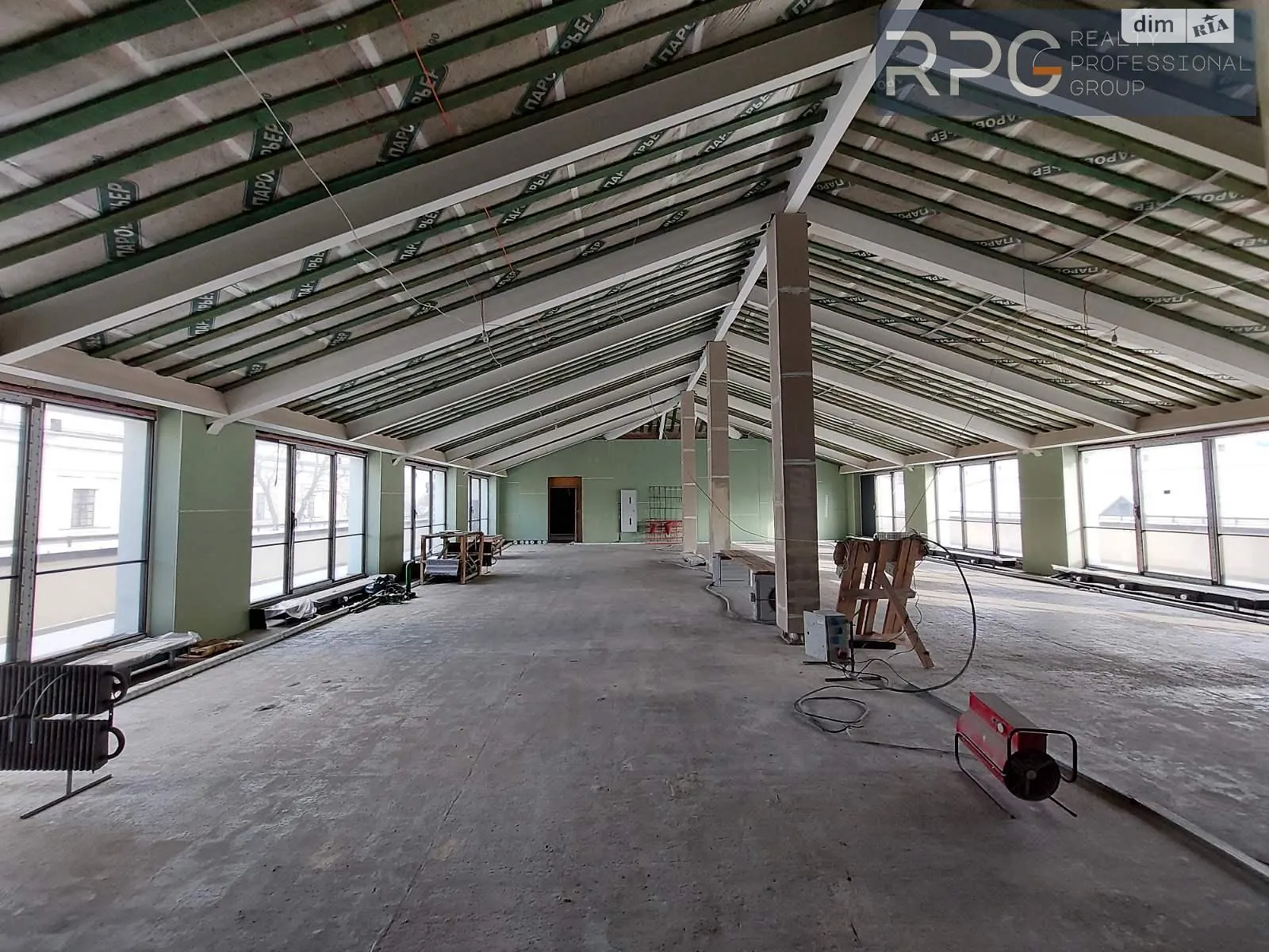 Сдается в аренду офис 950 кв. м в бизнес-центре, цена: 24500 $ - фото 1