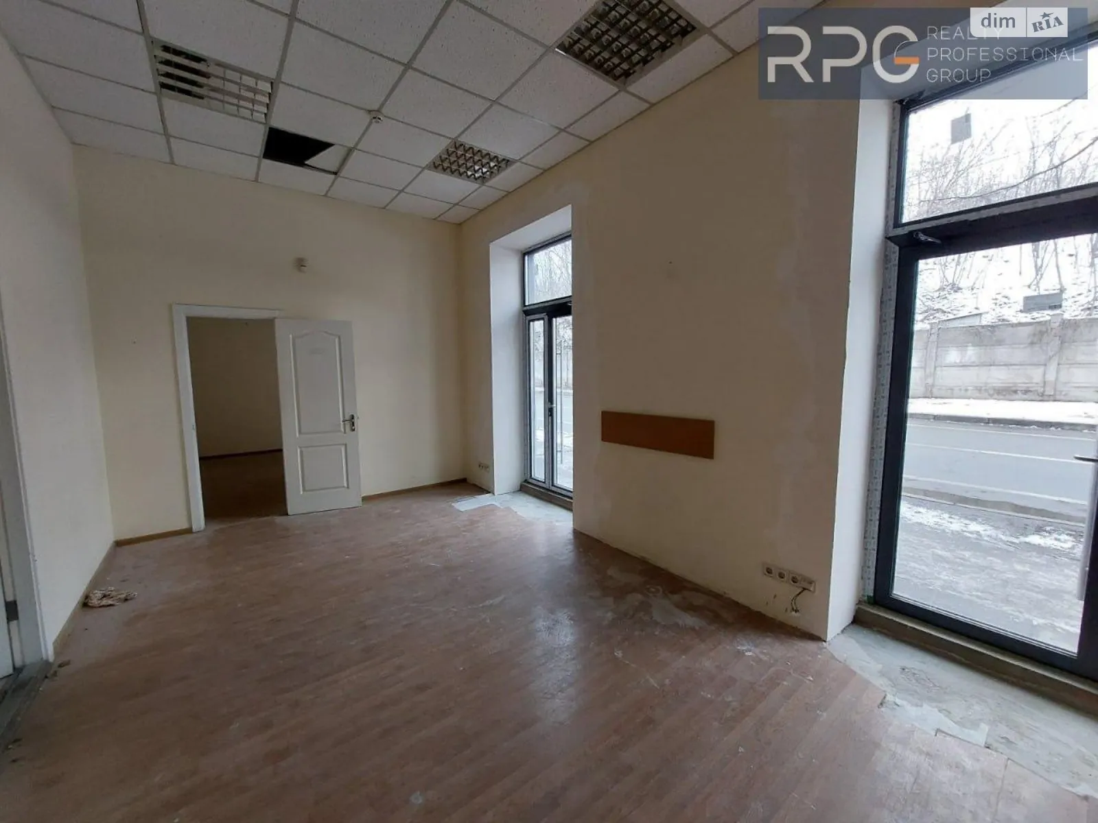 Сдается в аренду офис 265 кв. м в бизнес-центре, цена: 4300 $ - фото 1