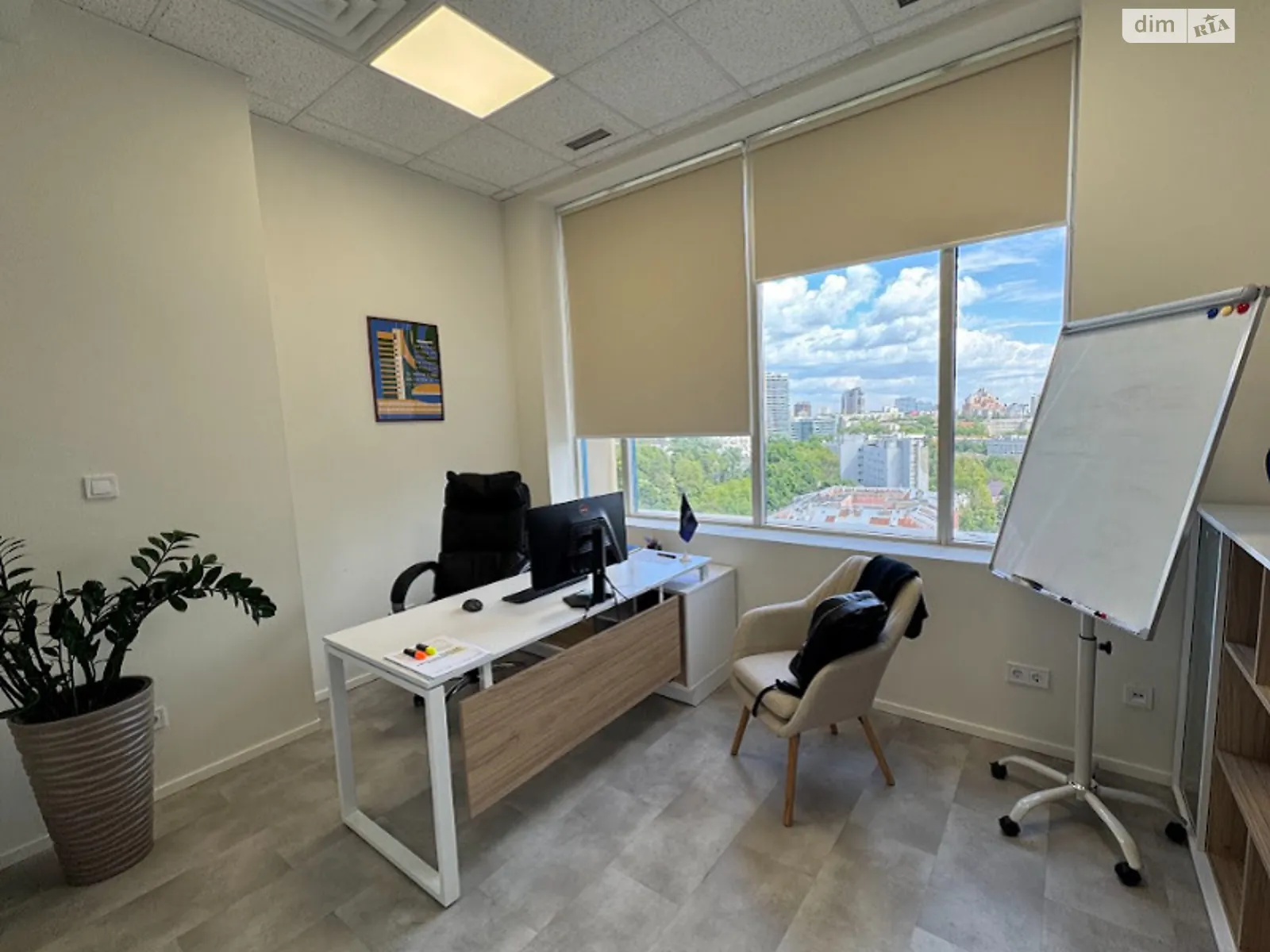Сдается в аренду офис 225 кв. м в бизнес-центре, цена: 3600 $ - фото 1