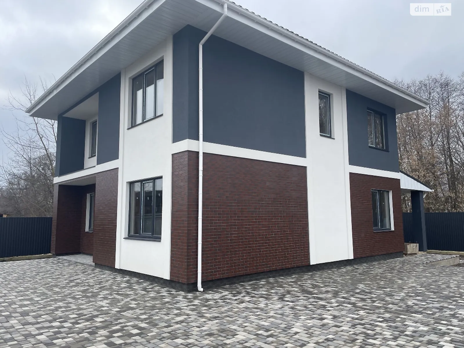 Продается дом на 2 этажа 200 кв. м с садом, цена: 139000 $ - фото 1