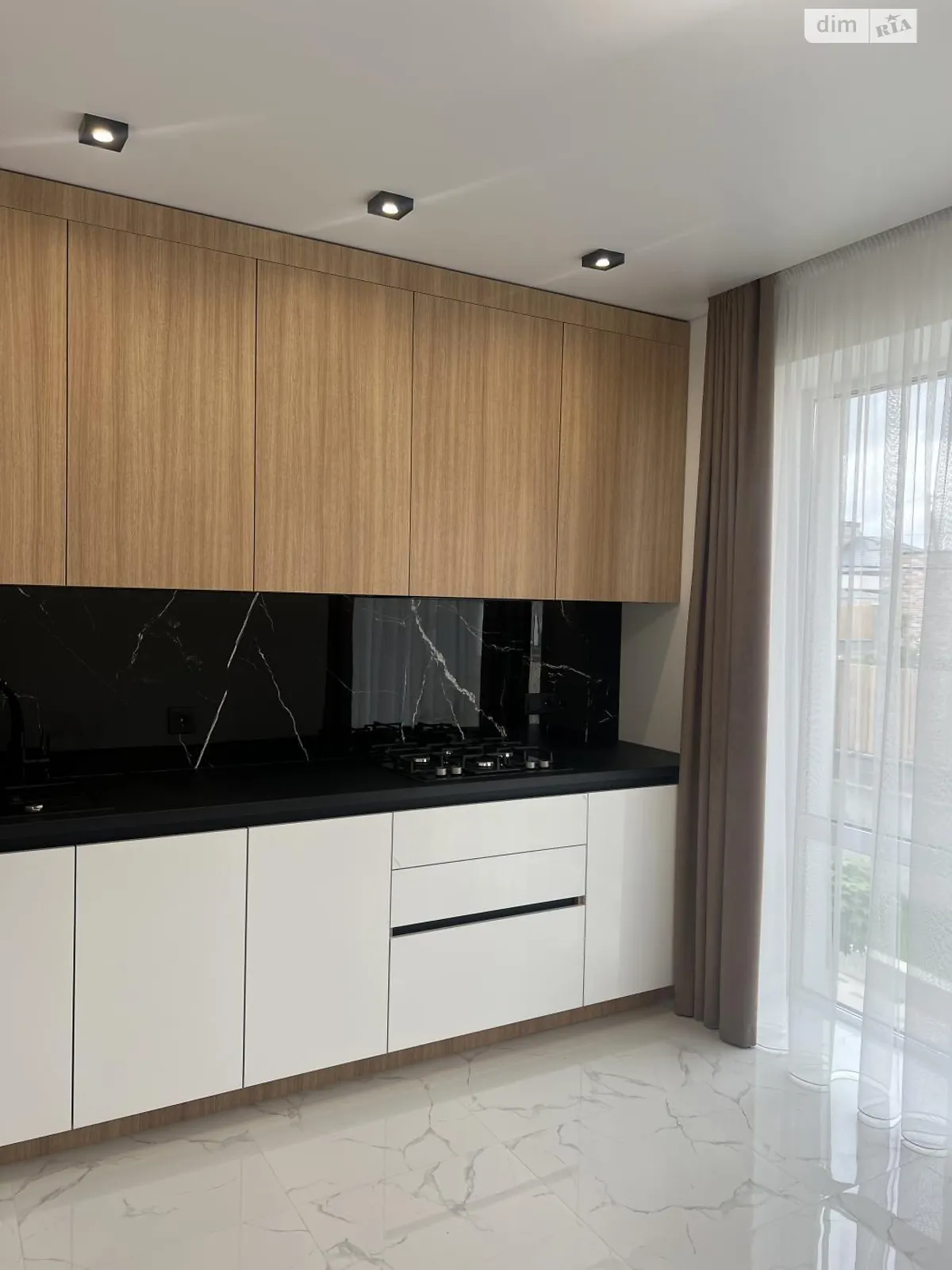 Продается 2-комнатная квартира 53 кв. м в Ровно, ул. Николая Боголюбова - фото 1