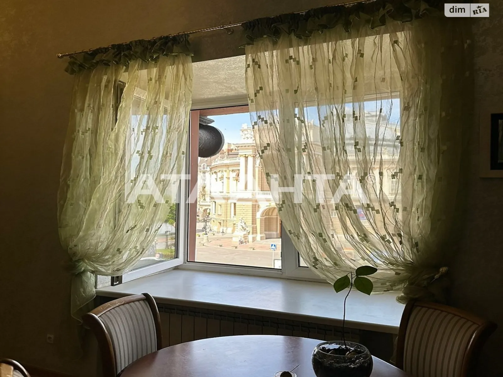 Продается 3-комнатная квартира 115.7 кв. м в Одессе, ул. Дерибасовская - фото 1