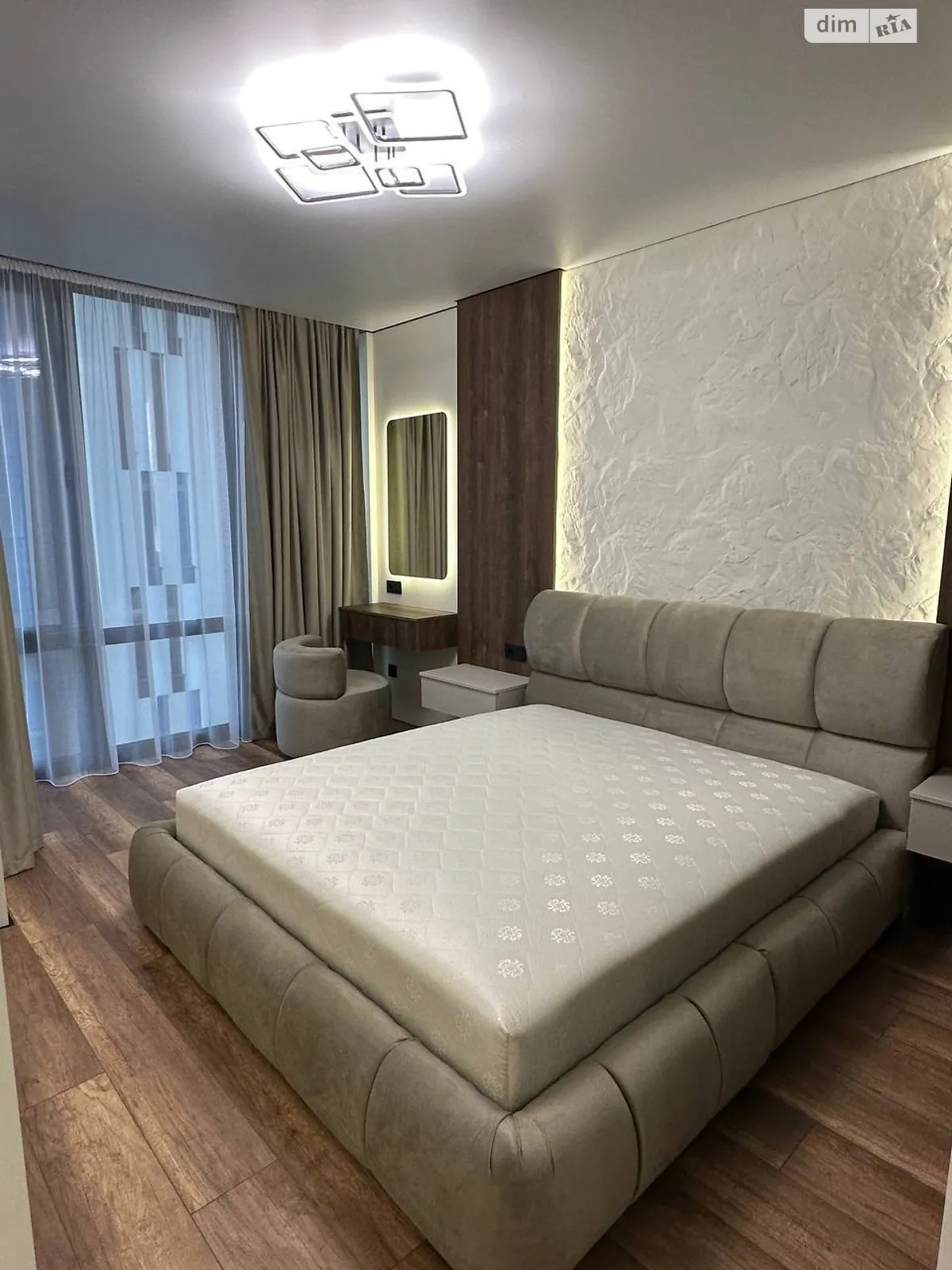 Продается 1-комнатная квартира 45 кв. м в Ивано-Франковске, ул. Ленкавского, 34/7 - фото 1