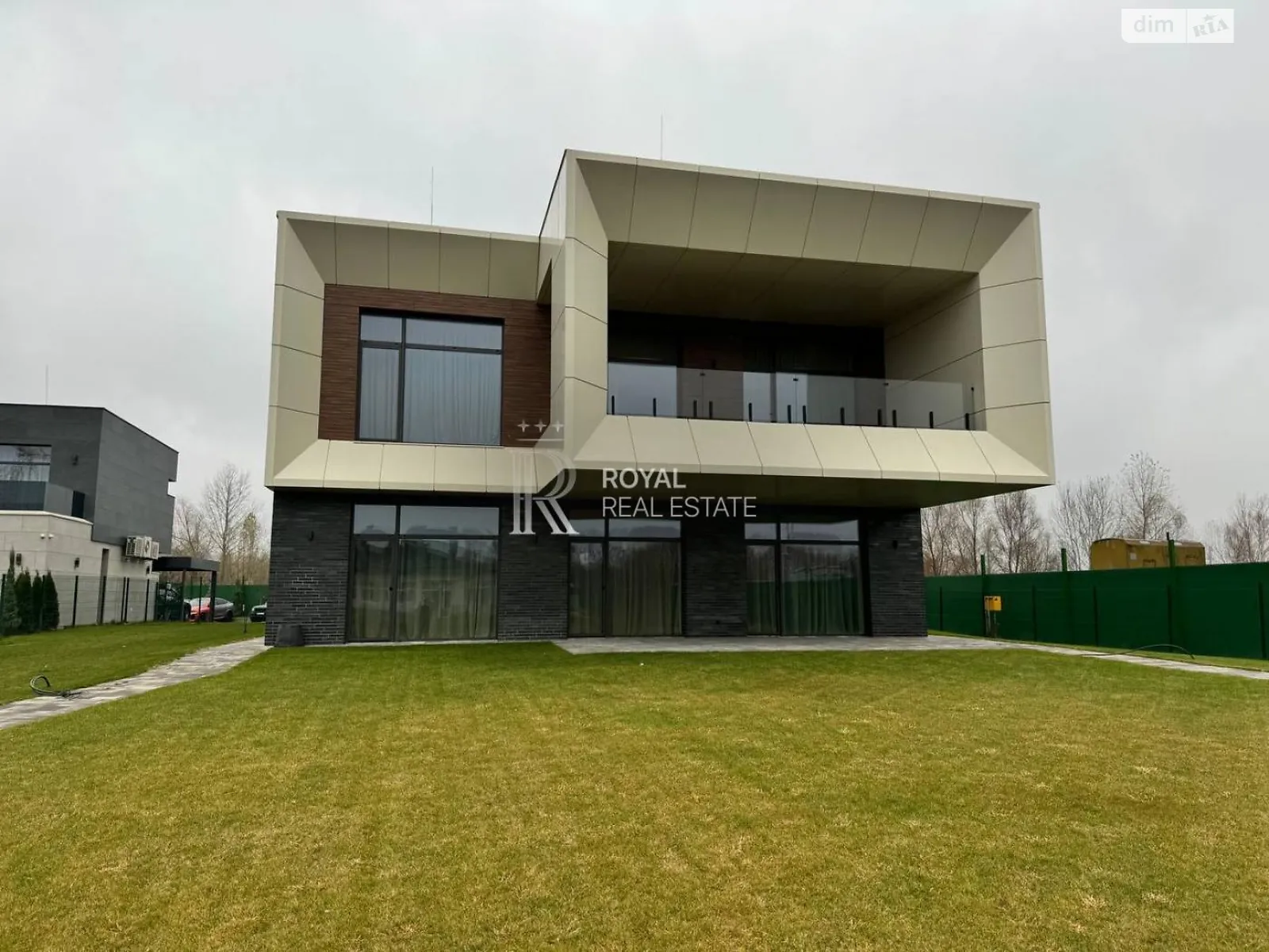 Продается дом на 2 этажа 400 кв. м с садом, цена: 1200000 $ - фото 1