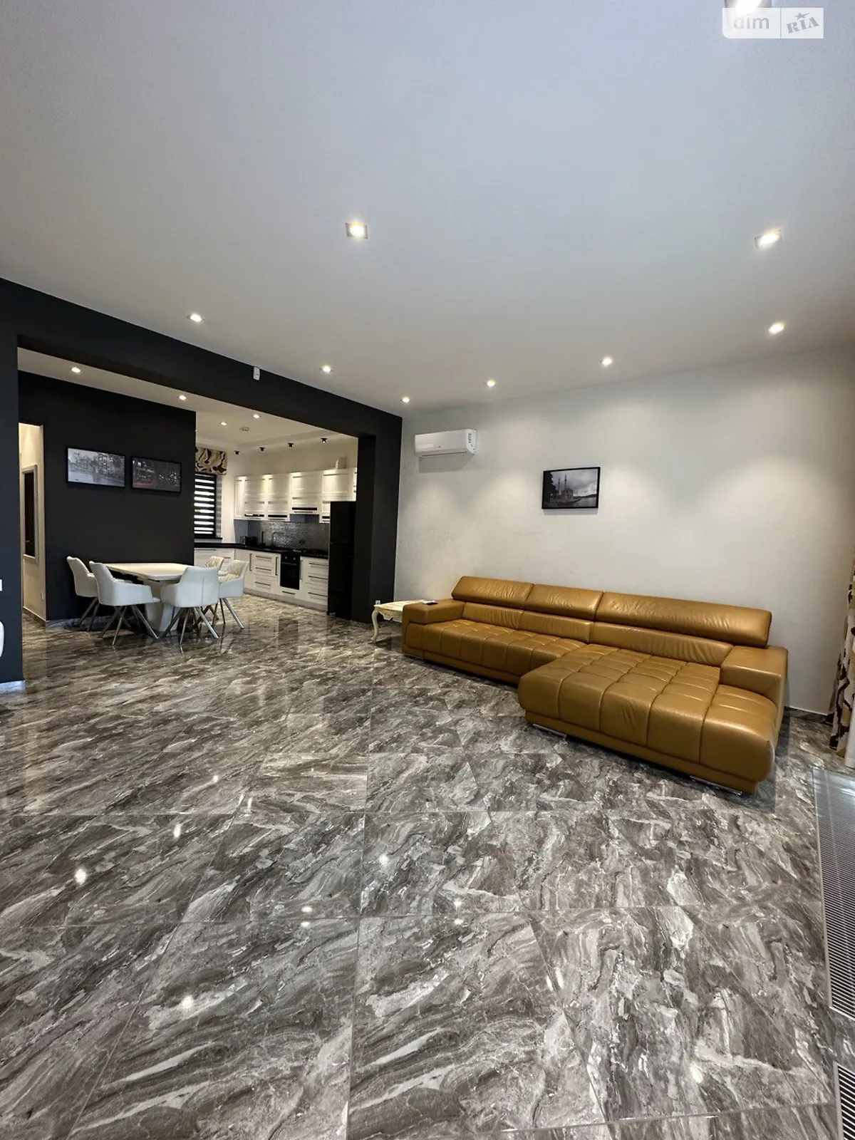 Продается дом на 2 этажа 184 кв. м с садом, цена: 550000 $ - фото 1