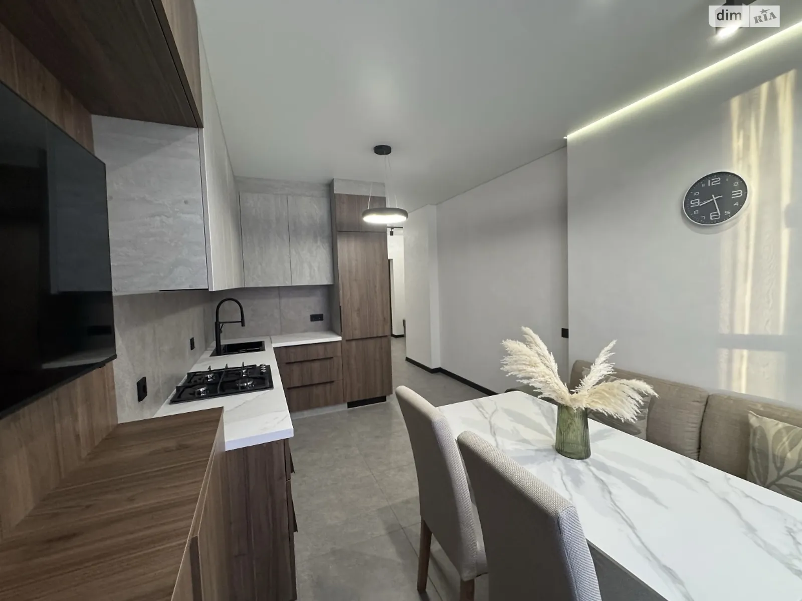 Продается 1-комнатная квартира 47 кв. м в Черновцах, ул. Киевская, 31К - фото 1