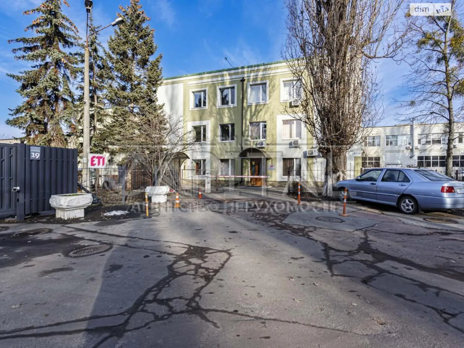 Сдается в аренду объект сферы услуг 530 кв. м в 3-этажном здании, цена: 4240 $ - фото 1