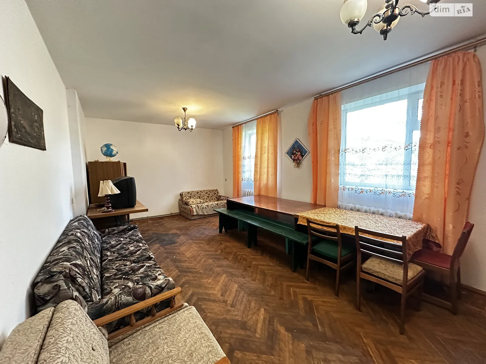 Продается дом на 3 этажа 240 кв. м с участком, цена: 89900 $ - фото 1