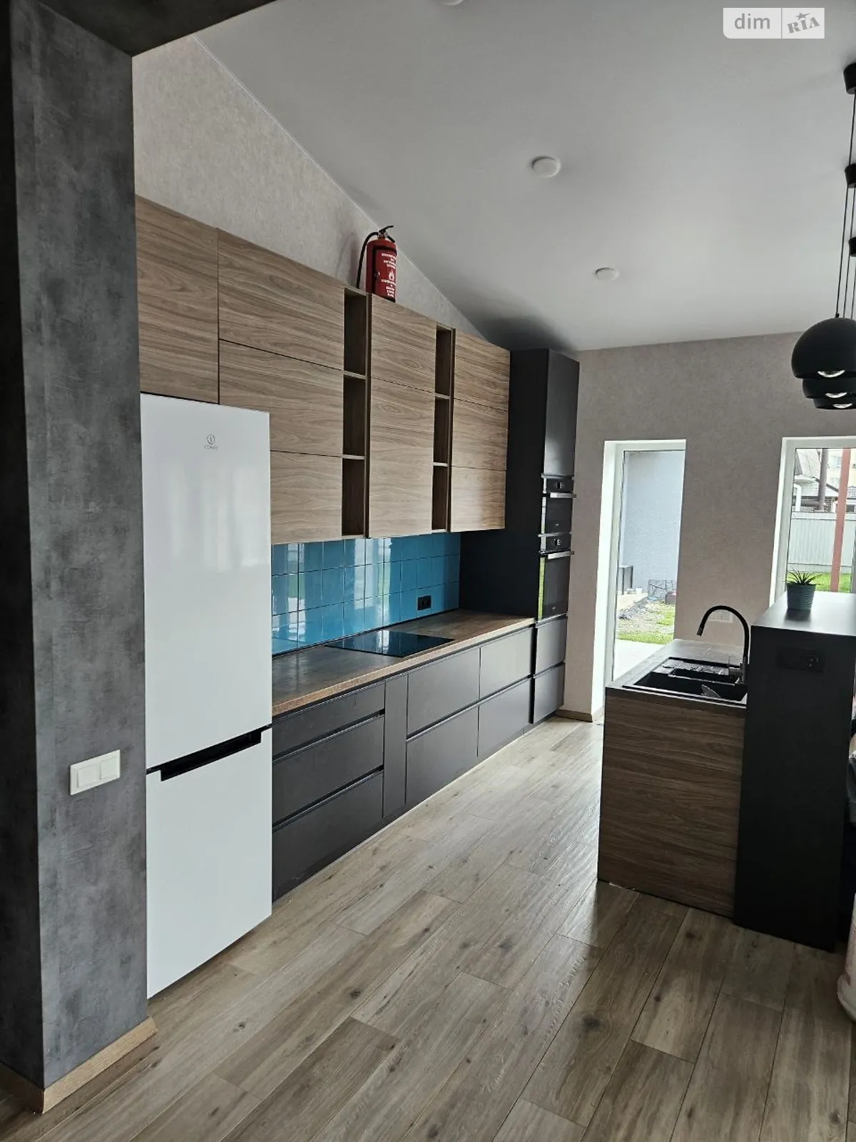 Продается дом на 2 этажа 220 кв. м с садом, цена: 175000 $ - фото 1