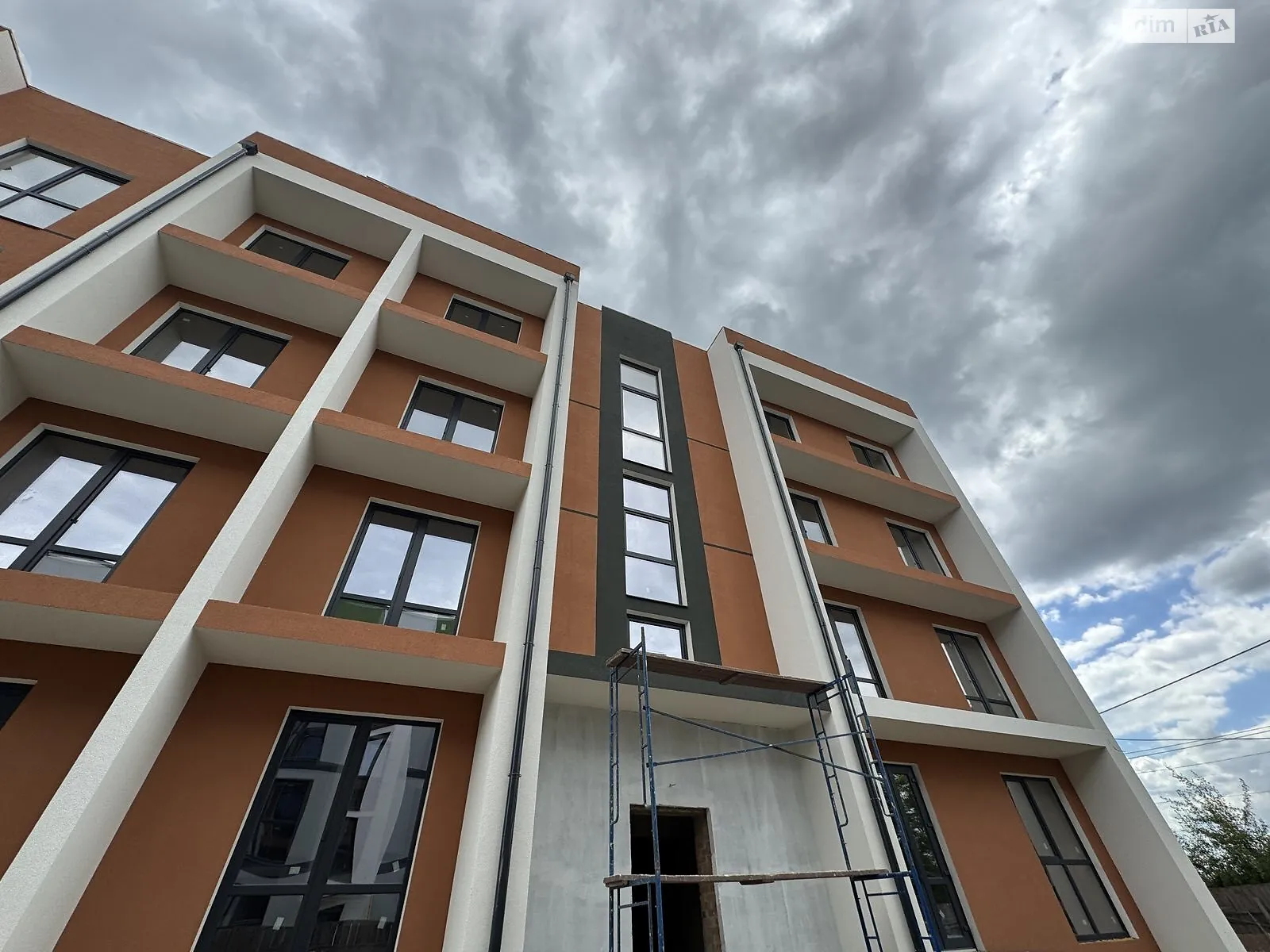 Продается 1-комнатная квартира 37.4 кв. м в Гостомеле, ул. Украинская, 12/2 - фото 1