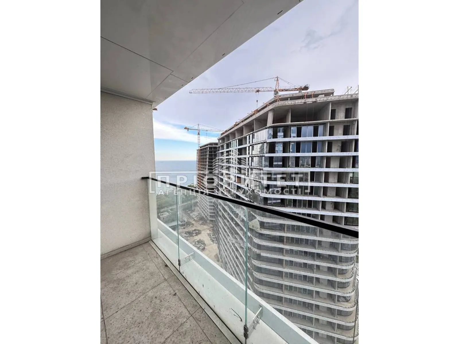 Продается 1-комнатная квартира 48.7 кв. м в Одессе, бул. Французский - фото 1