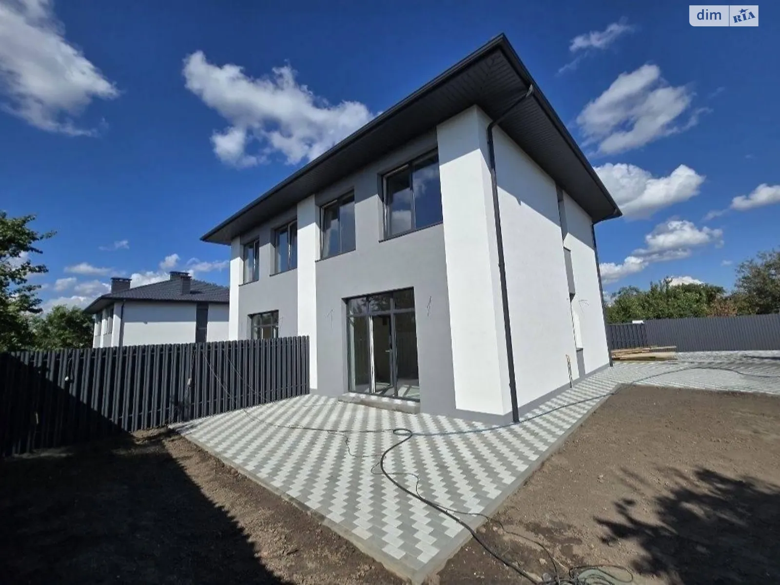 Продается дом на 2 этажа 100 кв. м с камином, цена: 58000 $ - фото 1