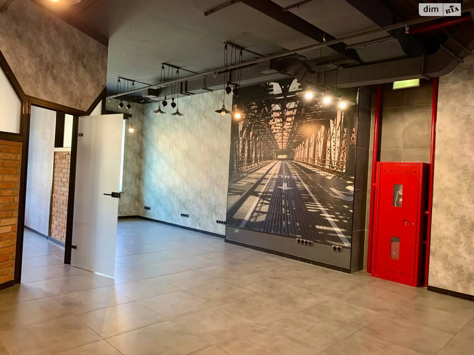 Сдается в аренду офис 55 кв. м в бизнес-центре, цена: 500 $ - фото 1