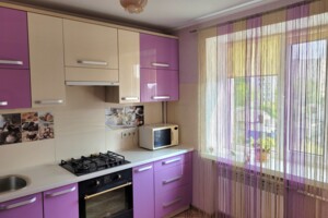 Продаж квартири, Рівне, Миколи Карнаухова (Мірющенка) вулиця, буд. 11