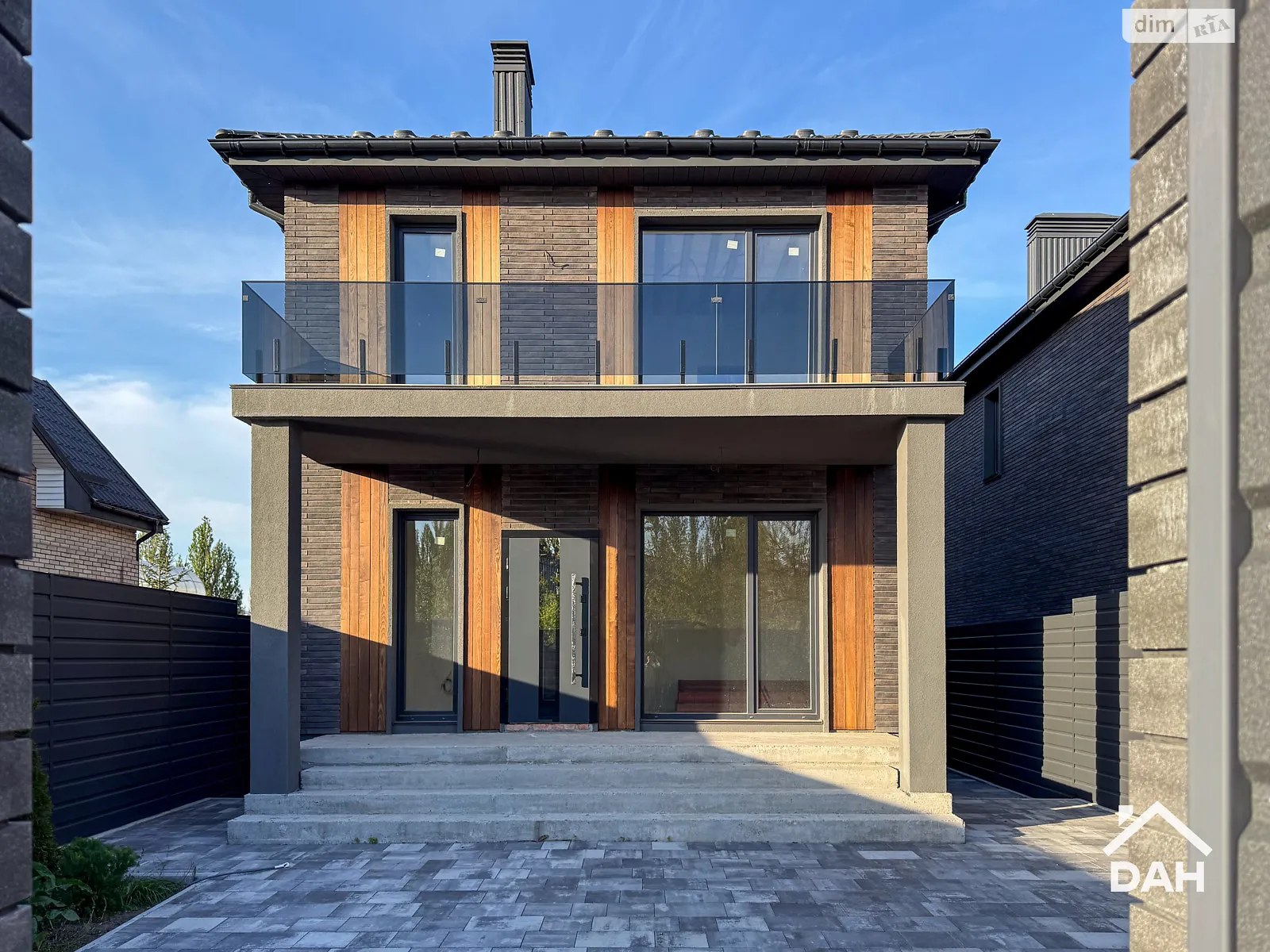 Продається будинок 2 поверховий 220 кв. м з подвалом, цена: 265000 $ - фото 1