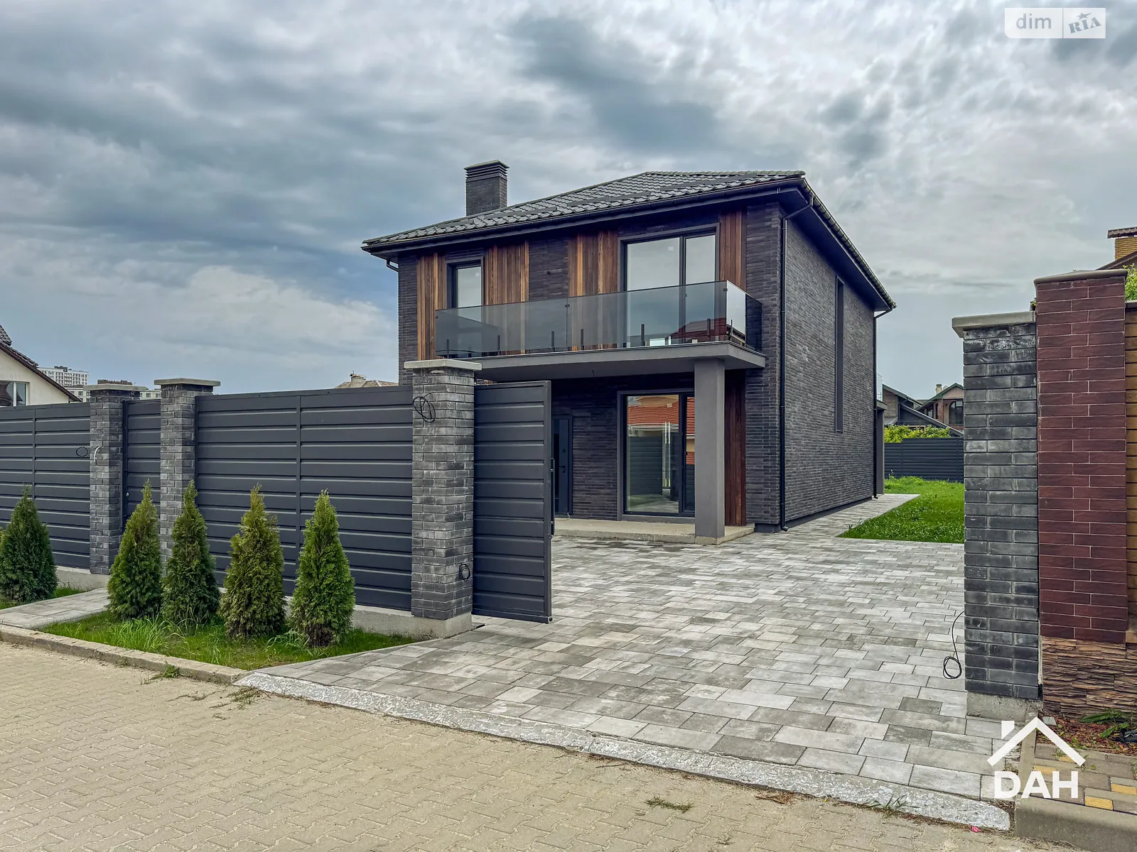 Продается дом на 2 этажа 201 кв. м с верандой, цена: 370000 $ - фото 1