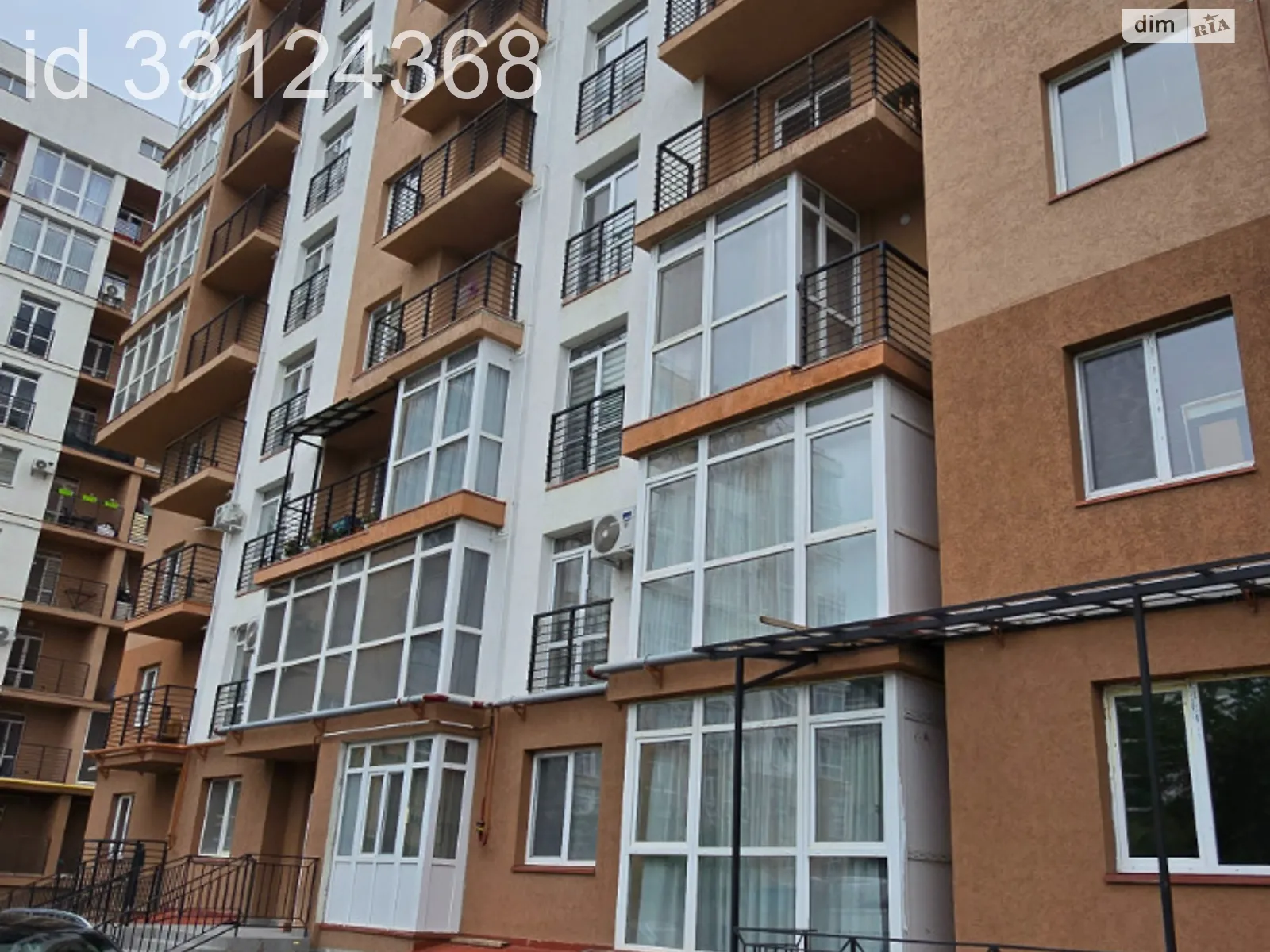 Продается 3-комнатная квартира 85 кв. м в Черновцах, ул. Русская, 241 - фото 1