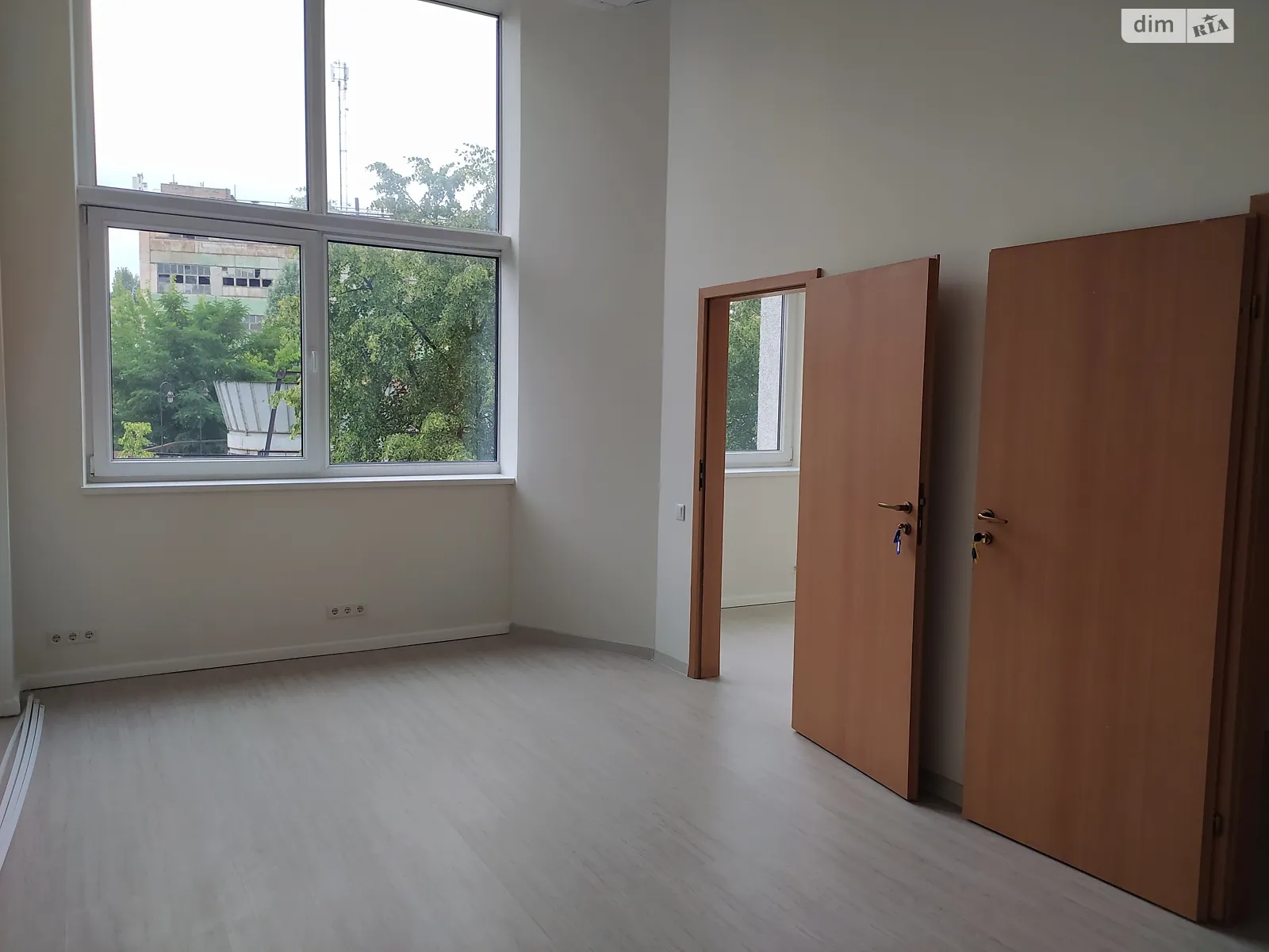 Здається в оренду офіс 38 кв. м в бізнес-центрі, цена: 570 $ - фото 1