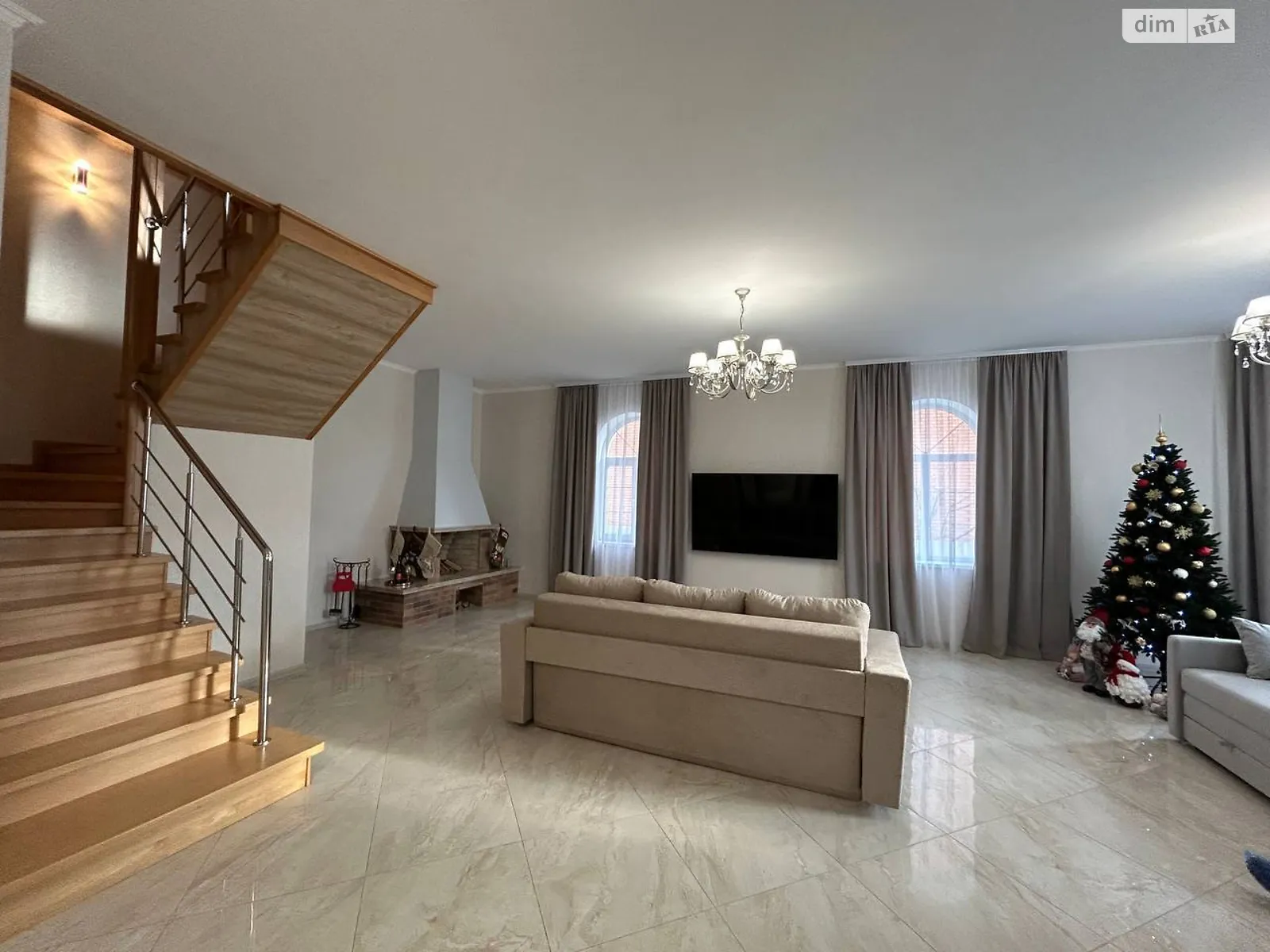 Продается дом на 3 этажа 254 кв. м с балконом, цена: 330000 $ - фото 1