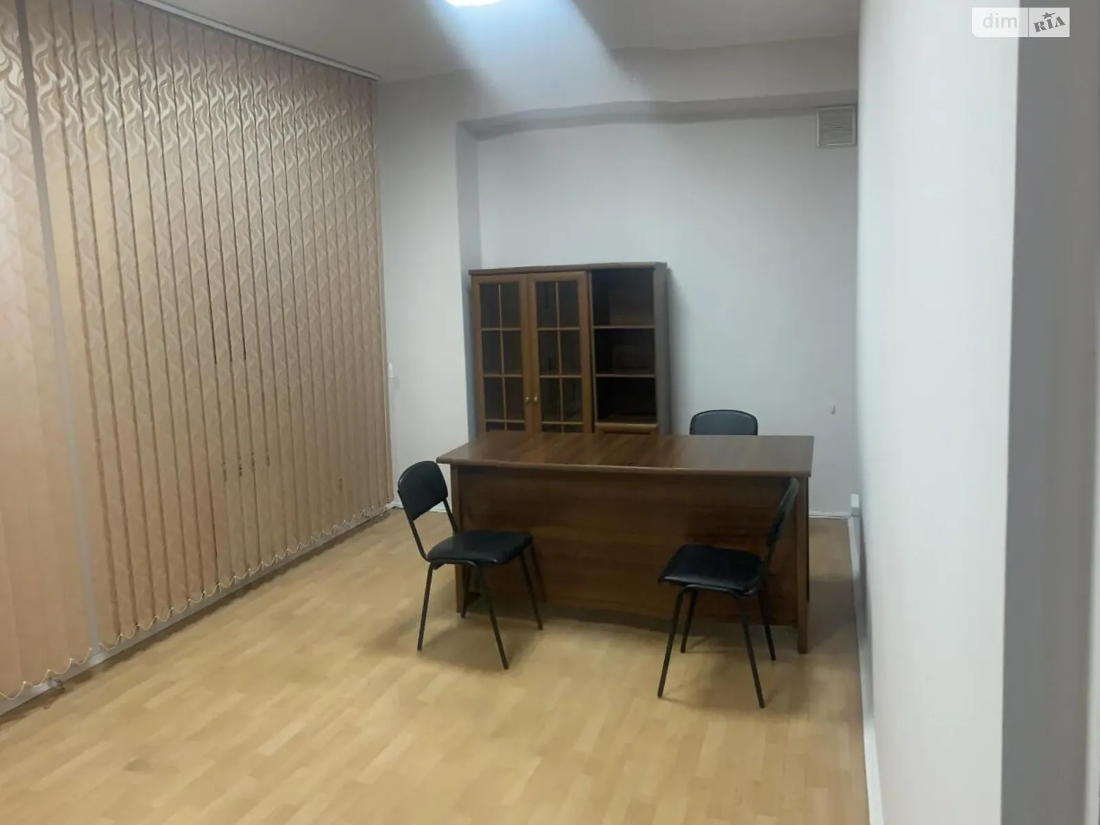Сдается в аренду офис 18.2 кв. м в бизнес-центре, цена: 4500 грн - фото 1