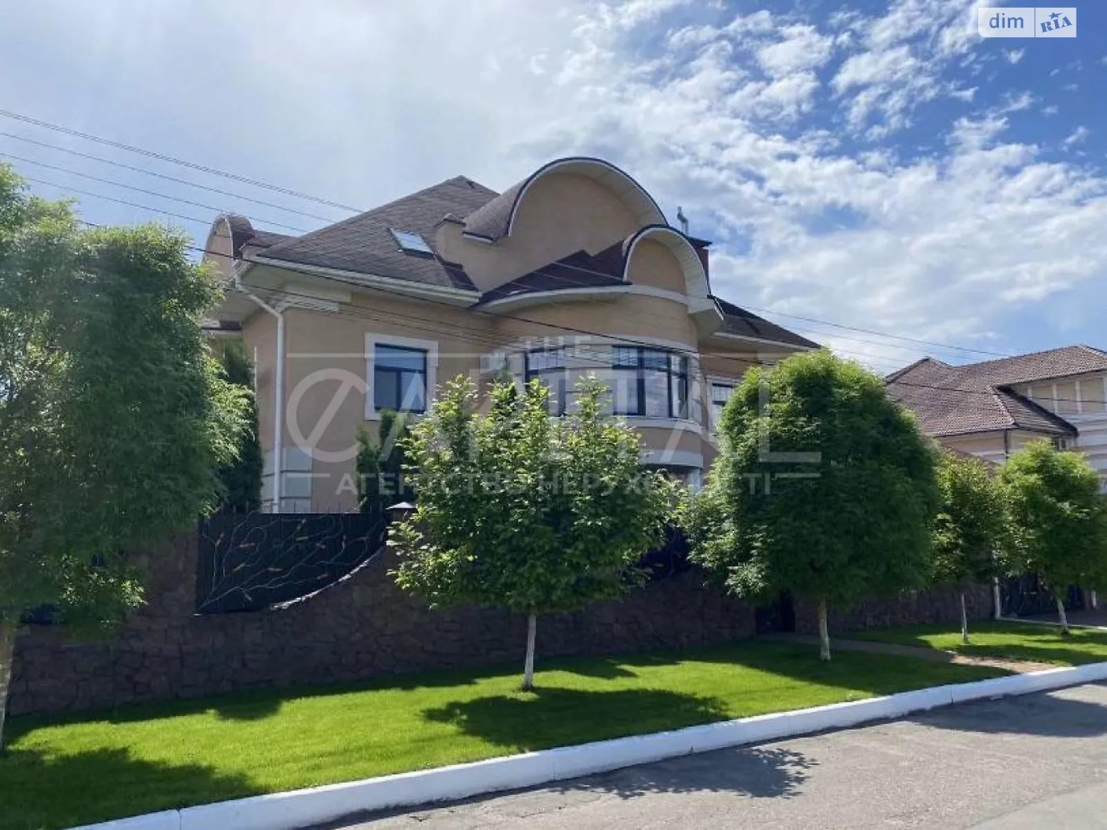 Продается дом на 3 этажа 600 кв. м с террасой, цена: 700000 $ - фото 1