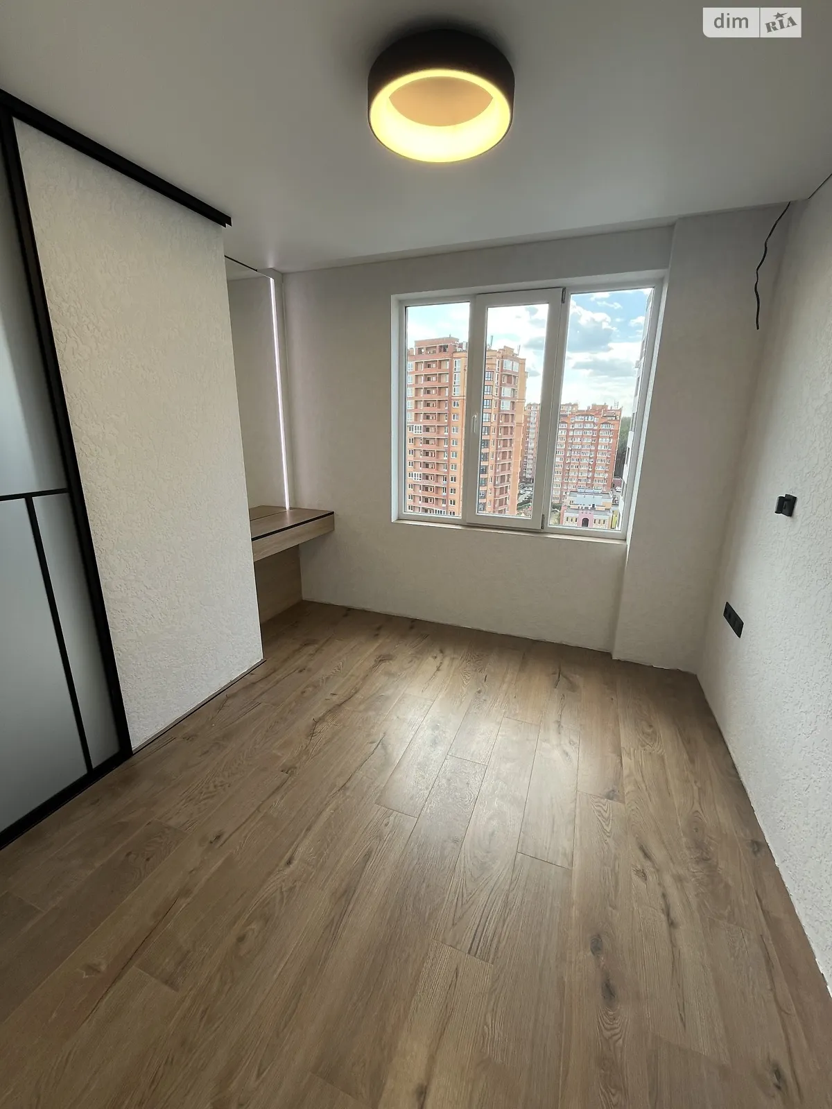 Продается 1-комнатная квартира 37 кв. м в Ирпене, ул. Литературная(Чехова), 27 - фото 1