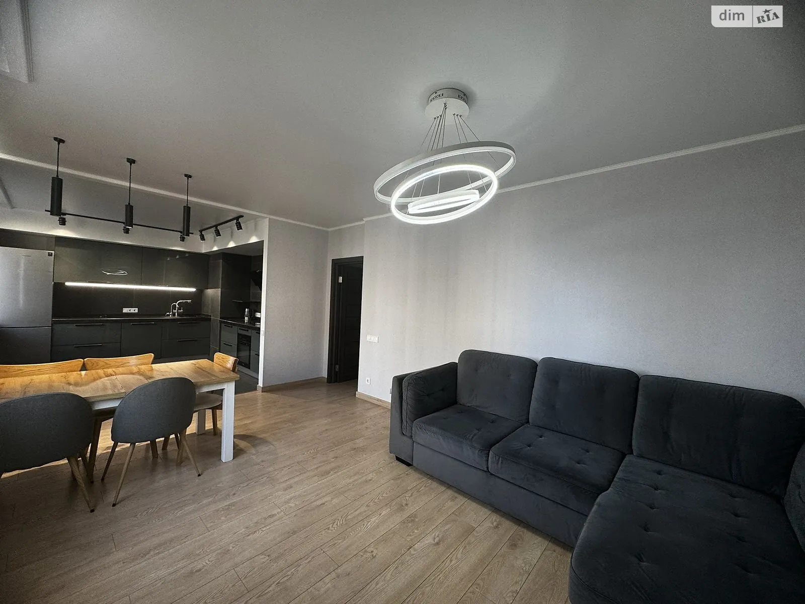 Продається 2-кімнатна квартира 84.1 кв. м у Одесі, вул. Перлинна, 7 - фото 1