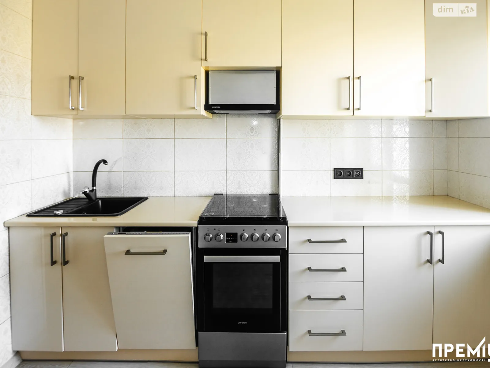 Продается 3-комнатная квартира 62 кв. м в Ровно, ул. Елены Телиги - фото 1