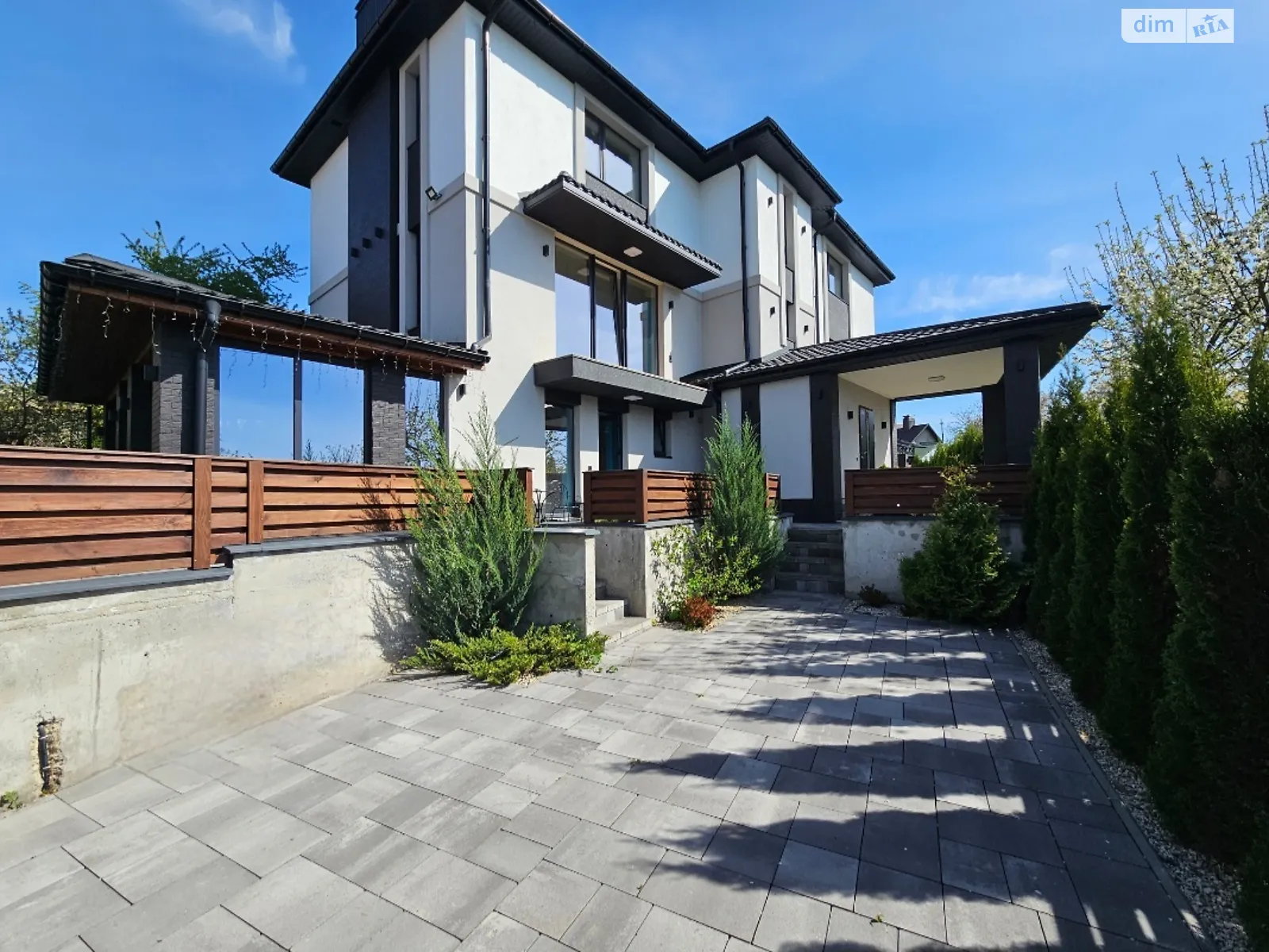 Продается дом на 3 этажа 259.6 кв. м с мансардой, цена: 150000 $ - фото 1
