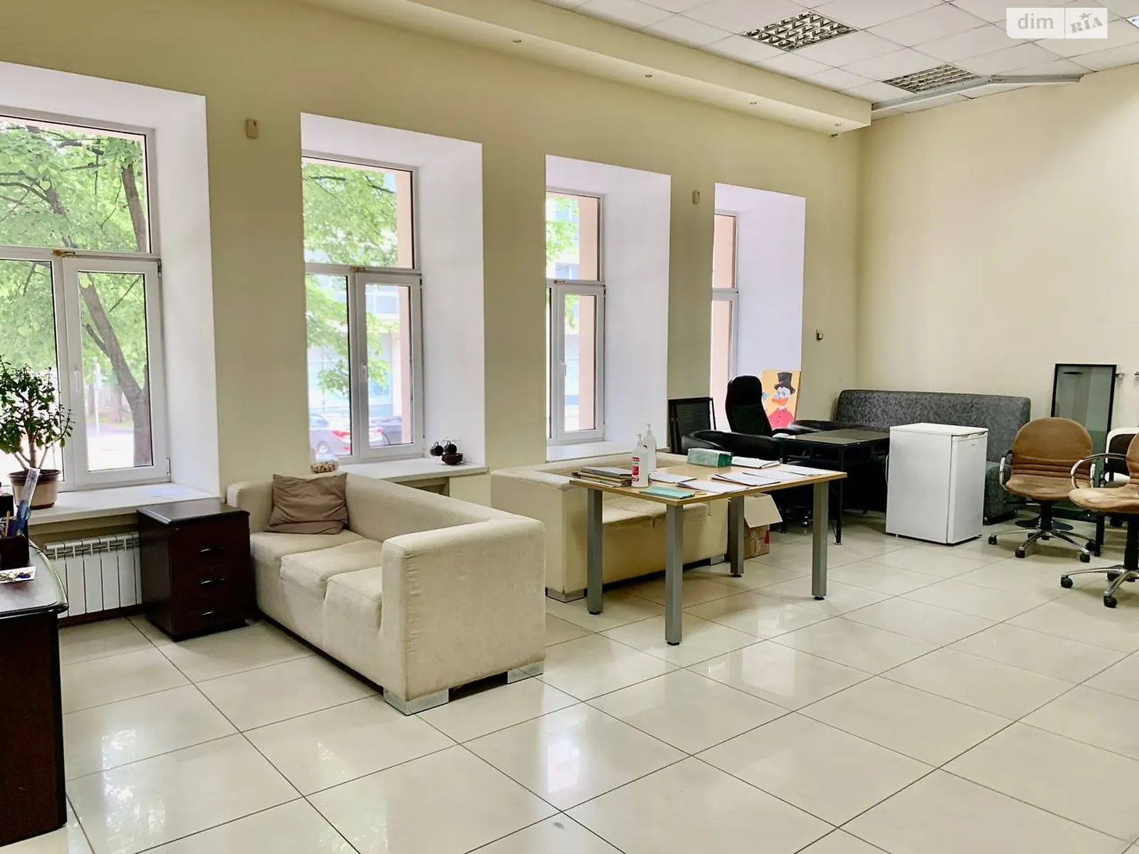 Сдается в аренду офис 82 кв. м в бизнес-центре, цена: 41000 грн - фото 1