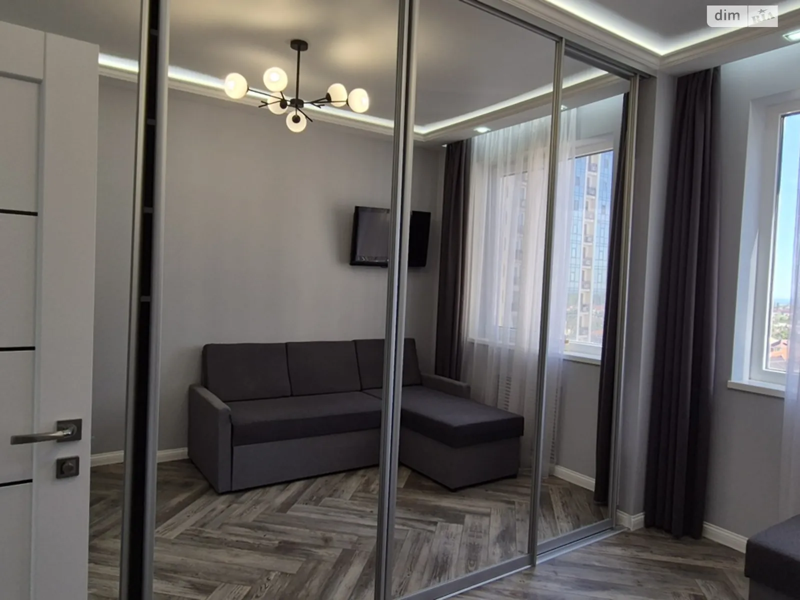 Продается 3-комнатная квартира 83 кв. м в Одессе, ул. Жемчужная, 5А - фото 1