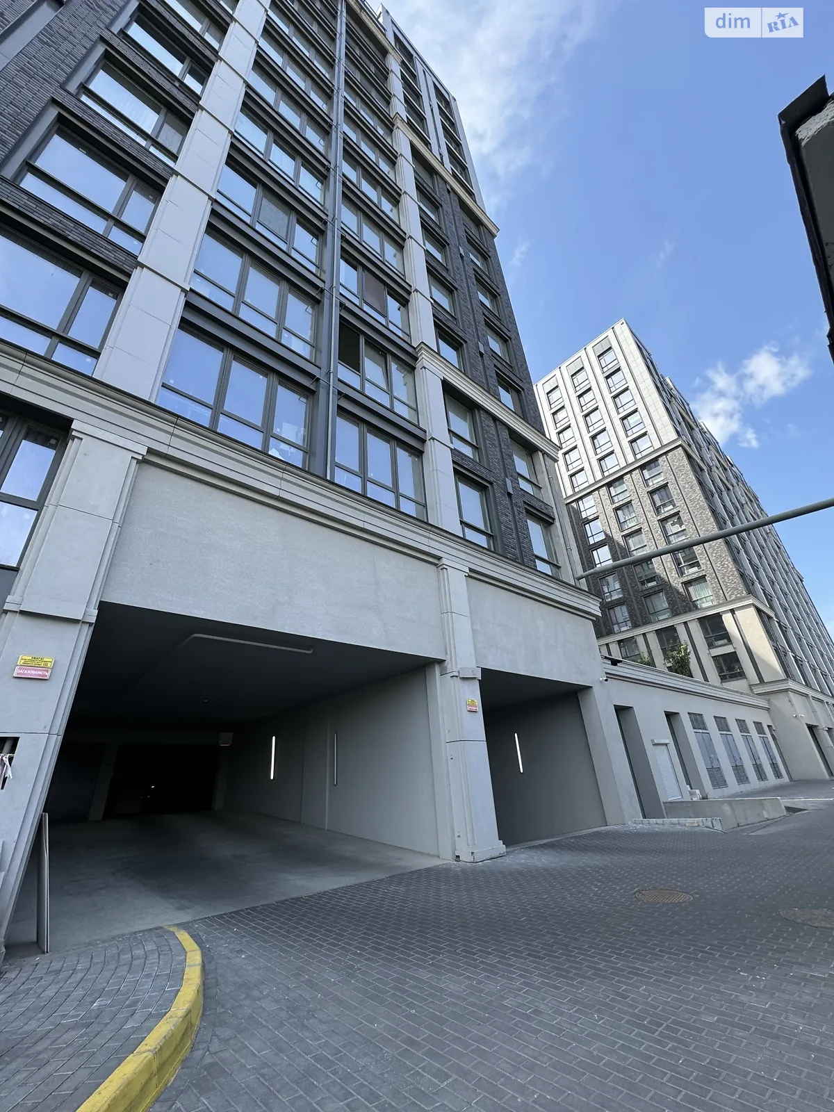 Продается подземный паркинг под легковое авто на 15 кв. м, цена: 18000 $ - фото 1