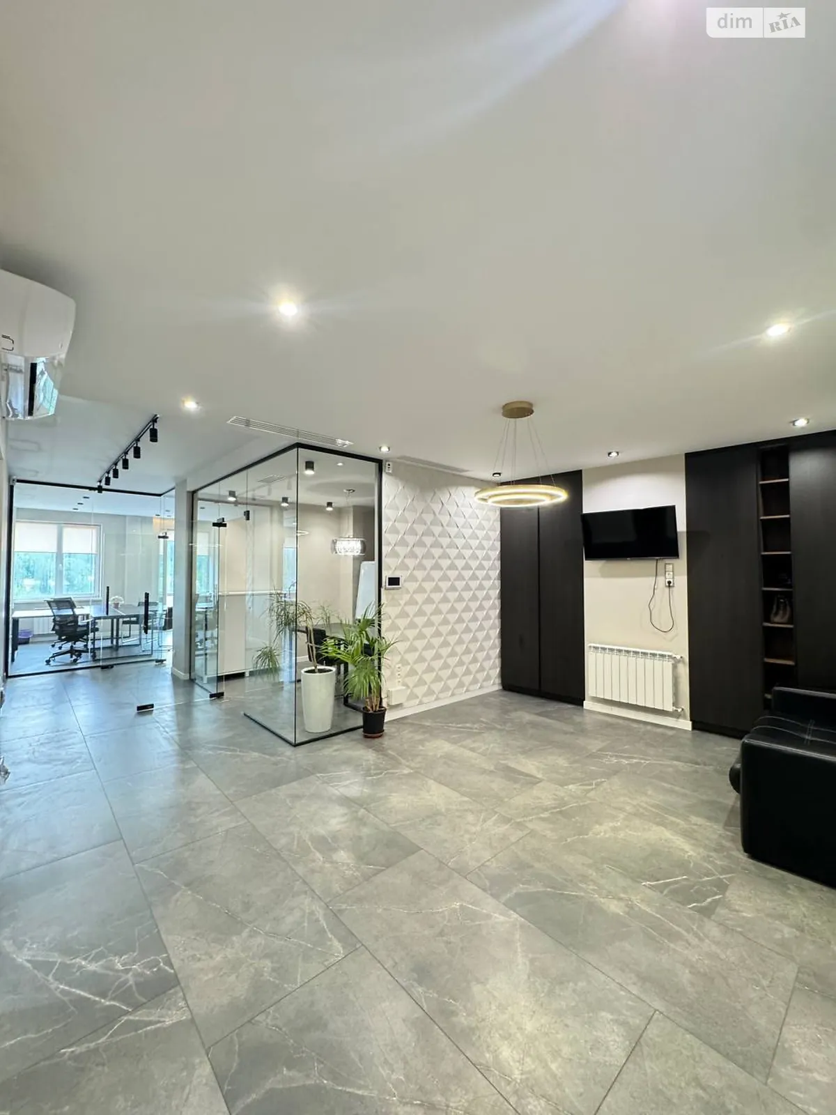 Здається в оренду офіс 96 кв. м в бізнес-центрі, цена: 1500 $ - фото 1
