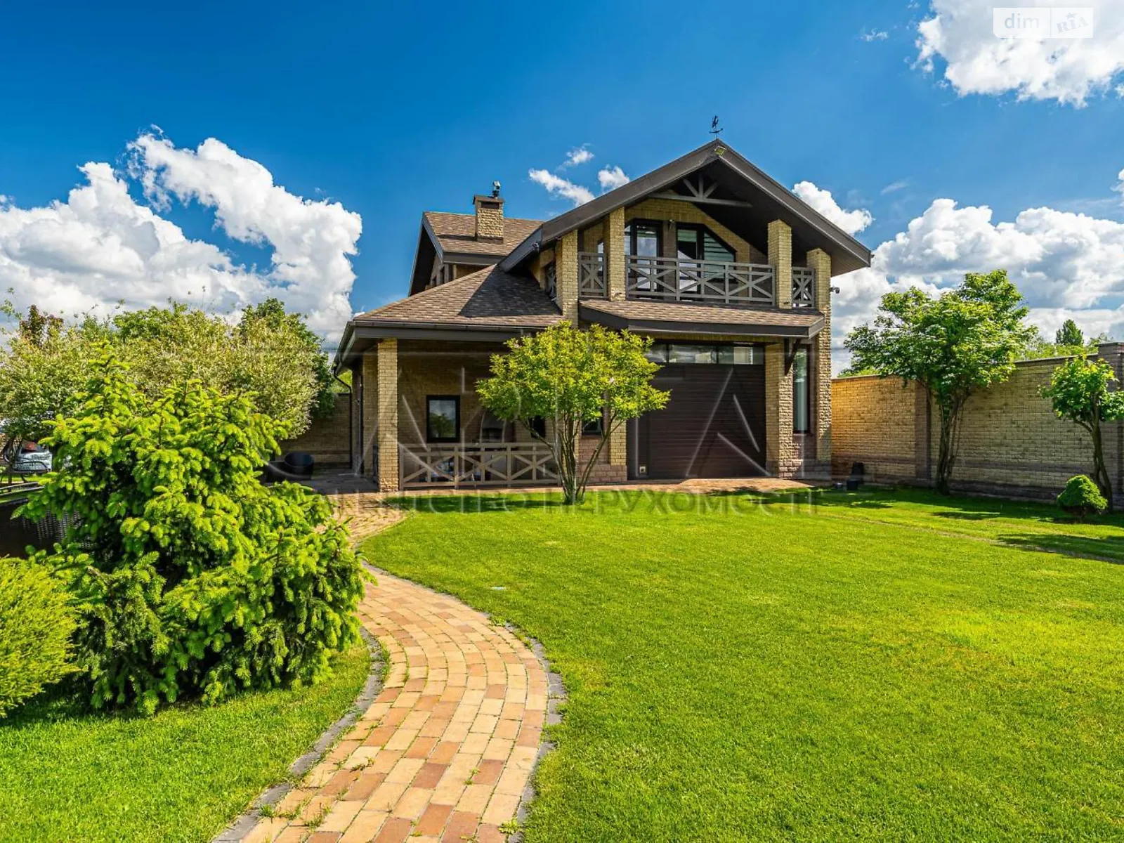 Сдается в аренду дом на 2 этажа 225 кв. м с гаражом, цена: 1900 $ - фото 1
