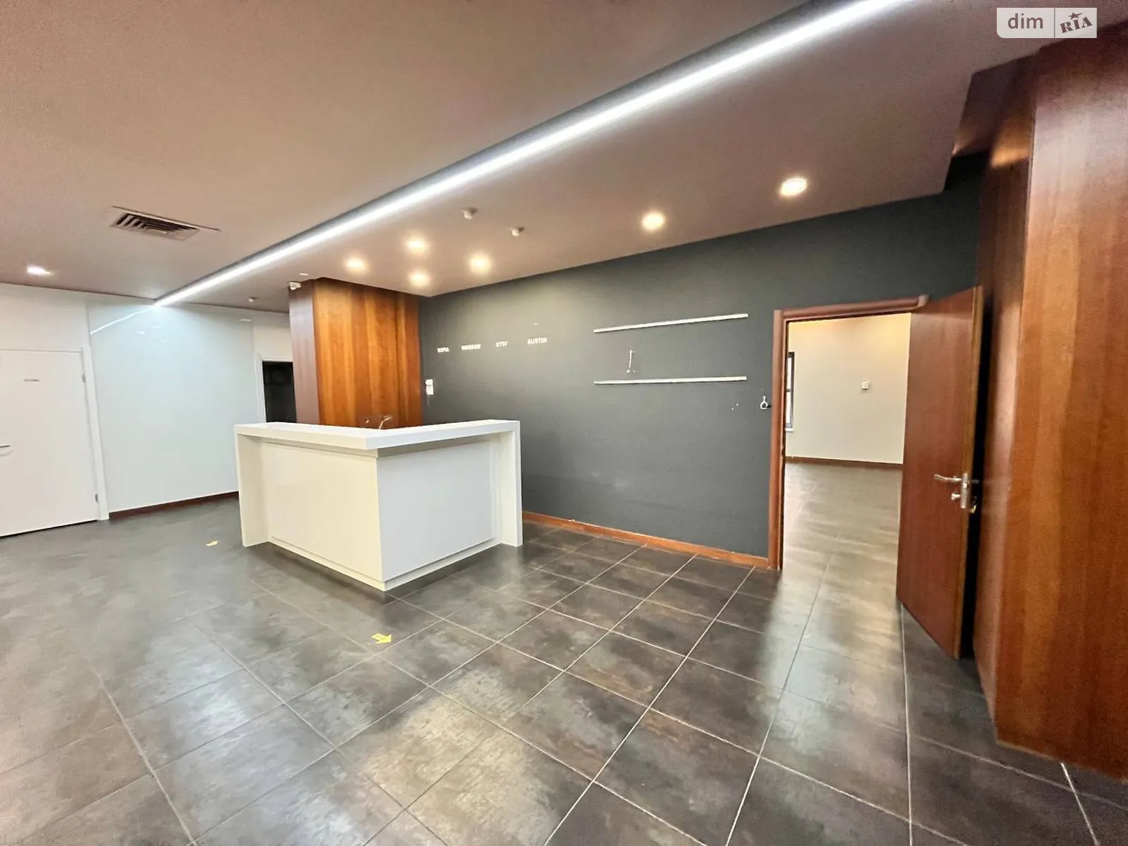 Сдается в аренду офис 1280 кв. м в бизнес-центре, цена: 15360 $ - фото 1